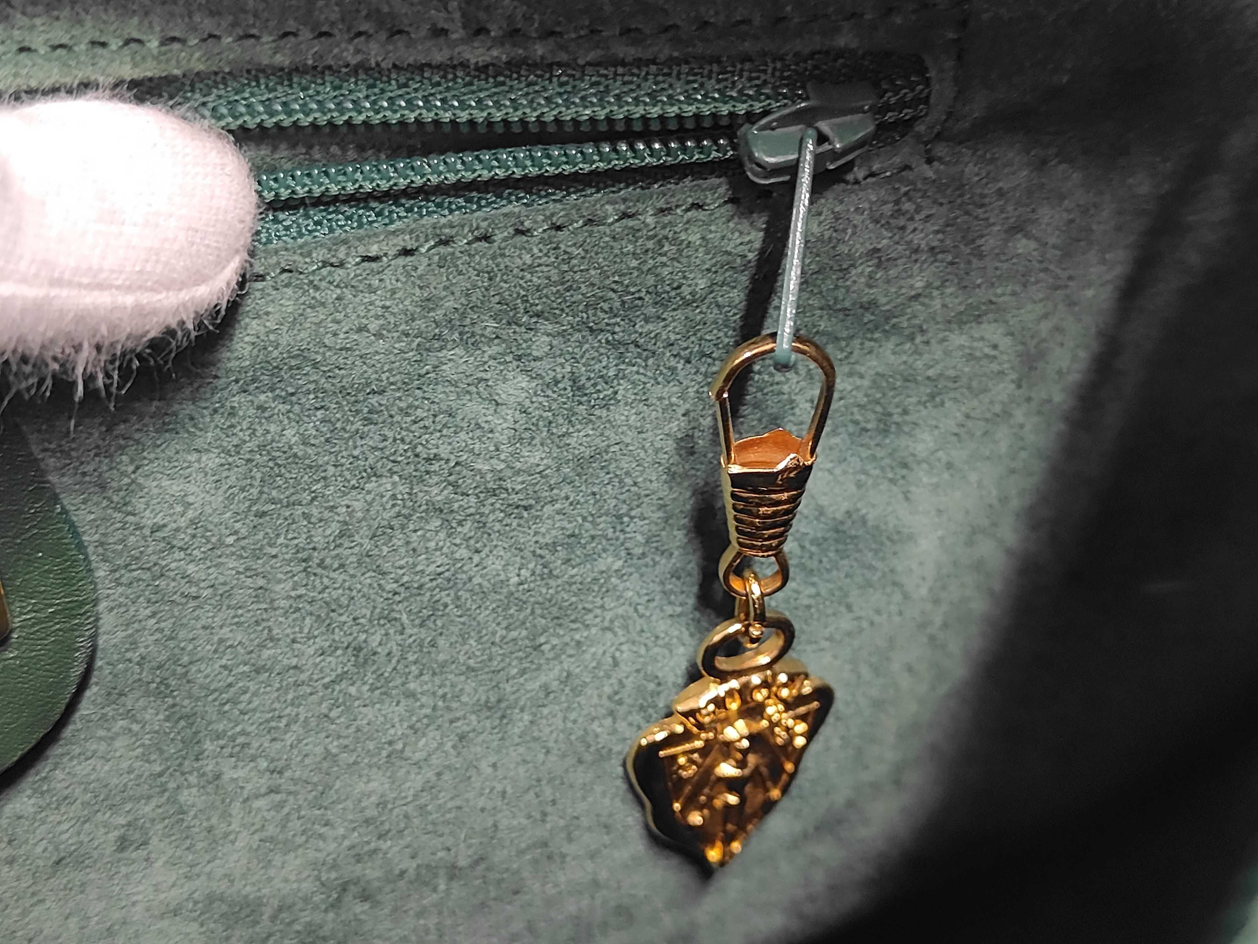 Old Gucci Interlocking G Shoulder Bag — view 10