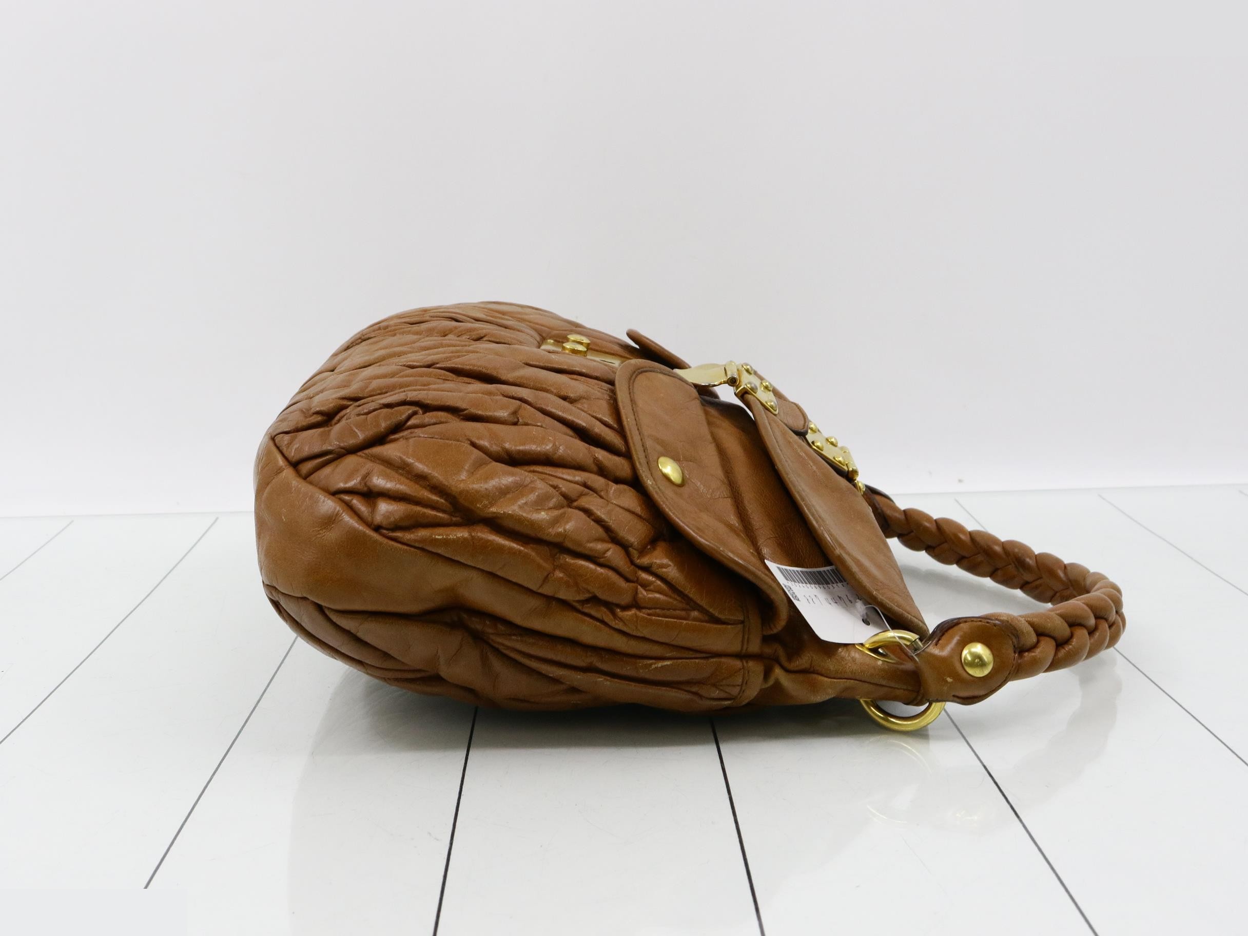 Matelassé leather one-shoulder bag, camel brown, gold hardware. — view 3