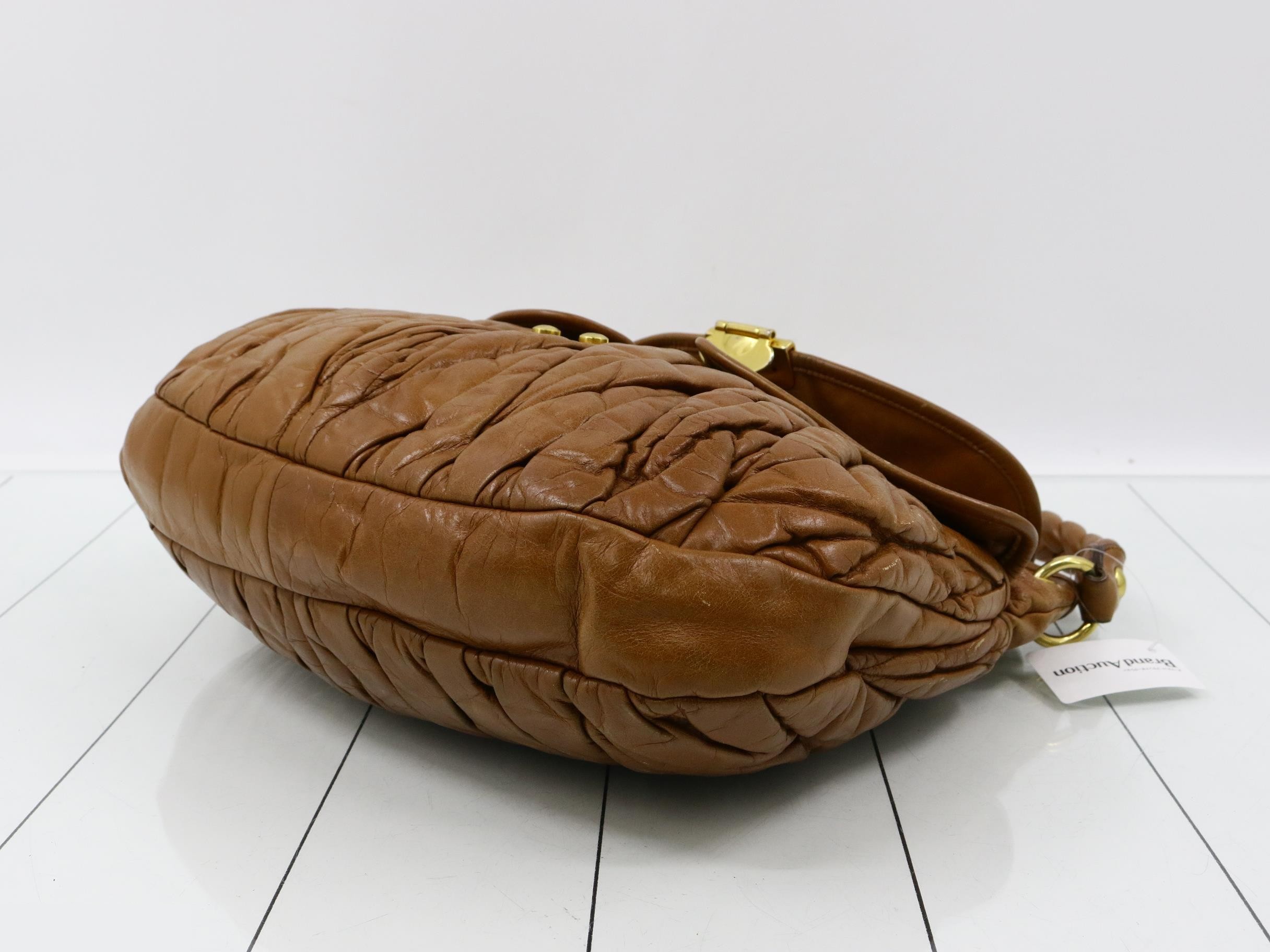 Matelassé leather one-shoulder bag, camel brown, gold hardware. — view 6