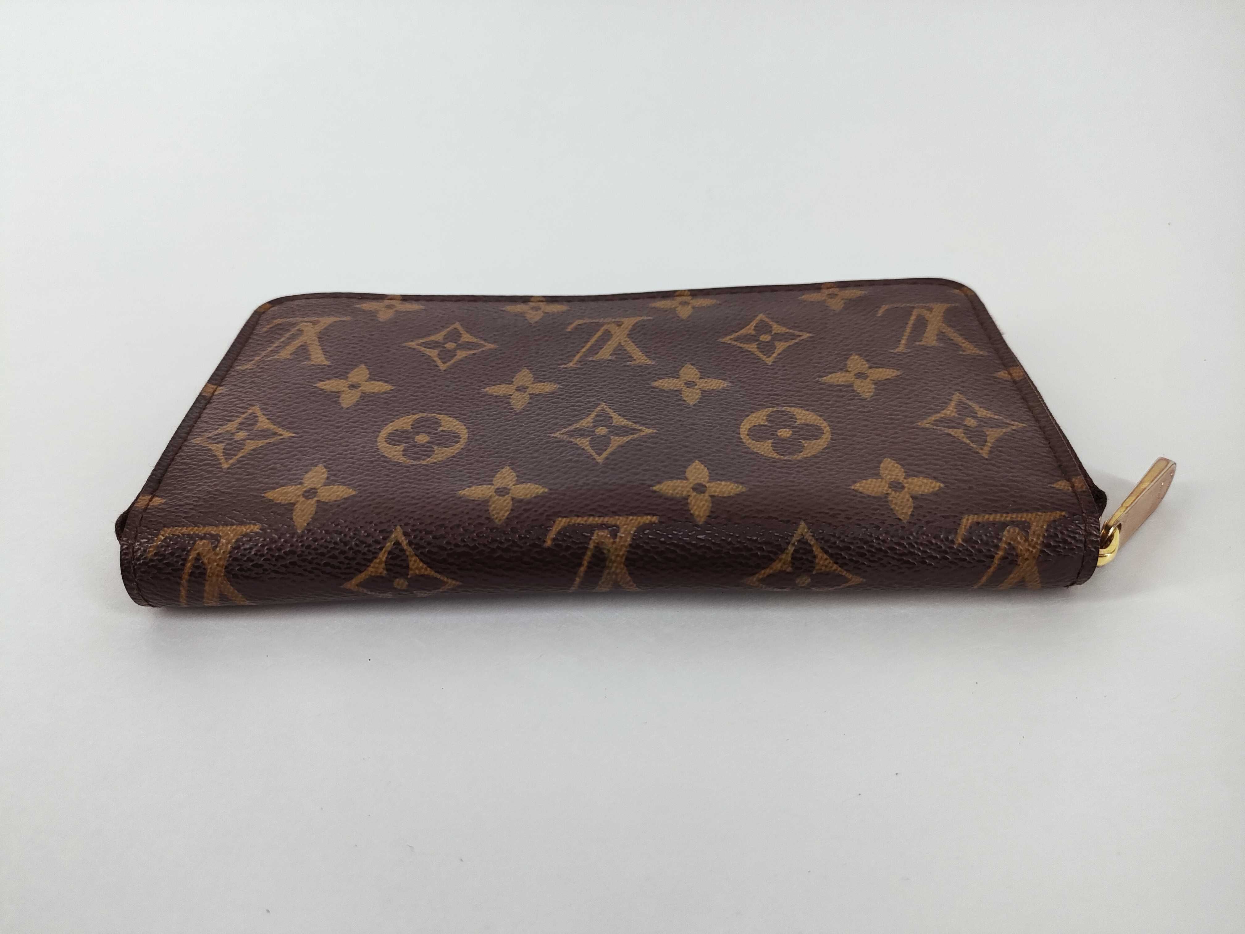 Monogram Louis Vuitton Zippy Wallet — view 5