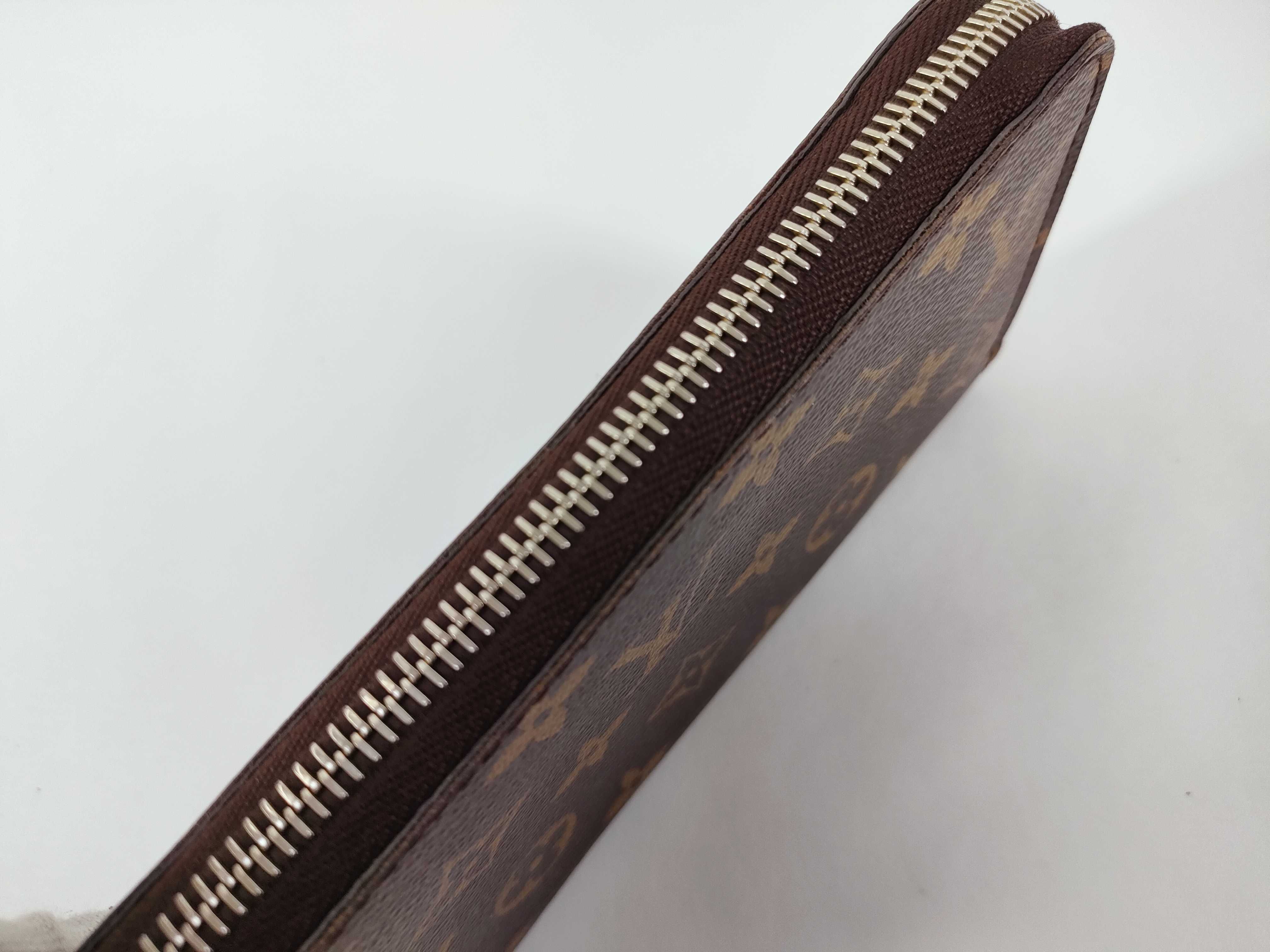 Monogram Louis Vuitton Zippy Wallet — view 9
