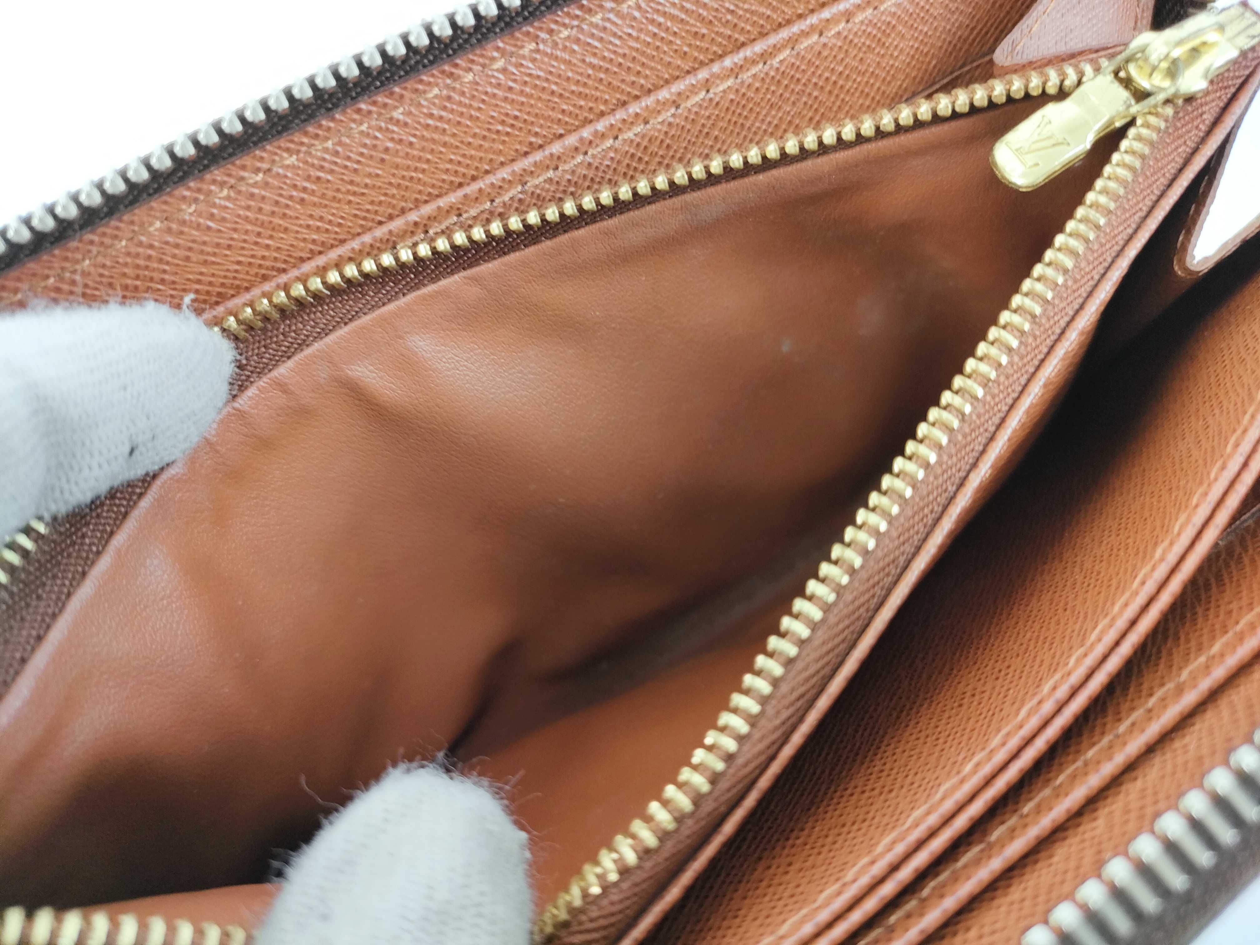 Monogram Louis Vuitton Zippy Wallet — view 10