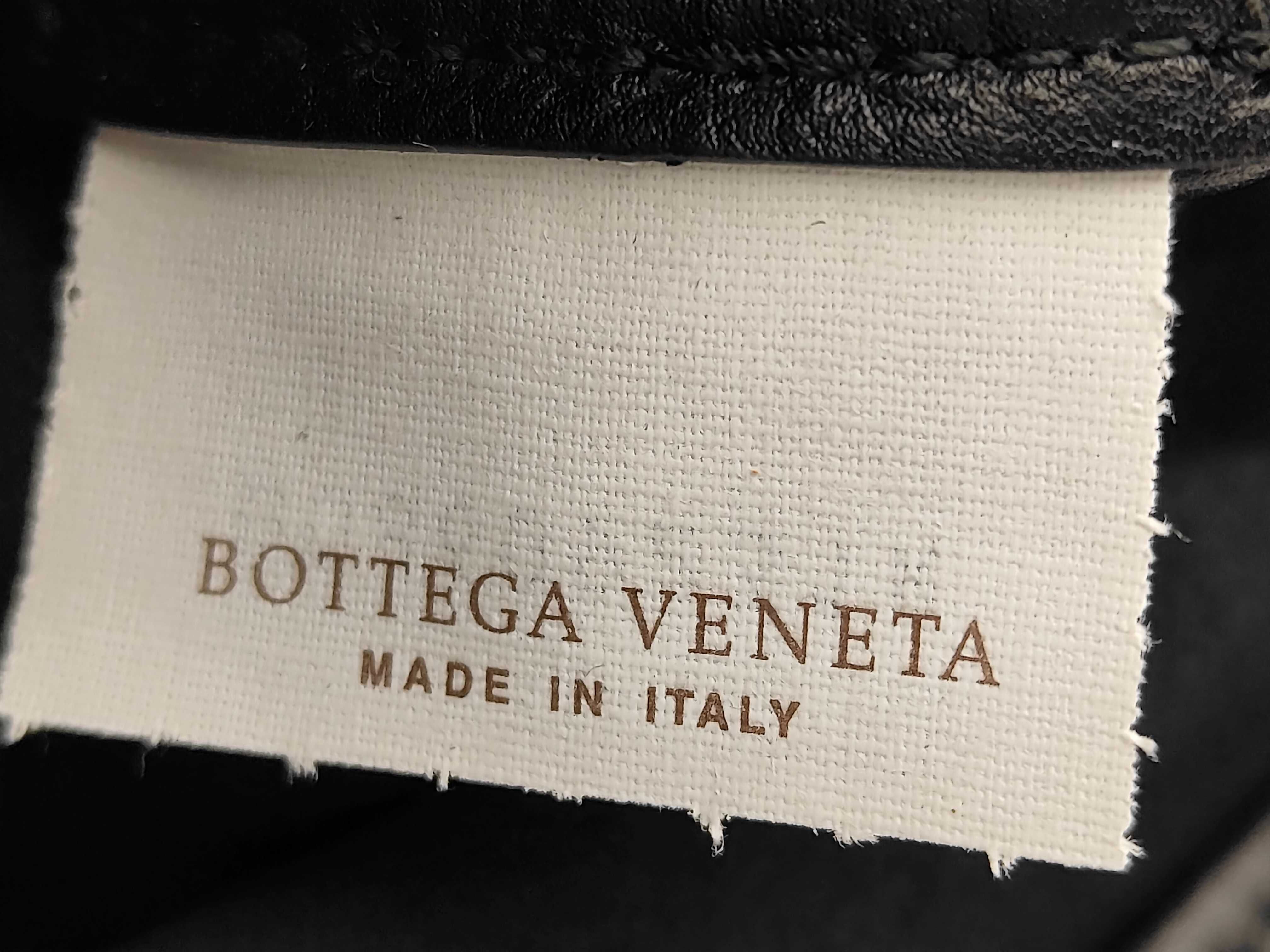 Intrecciato Waist Bag, Black Leather Bag — view 10