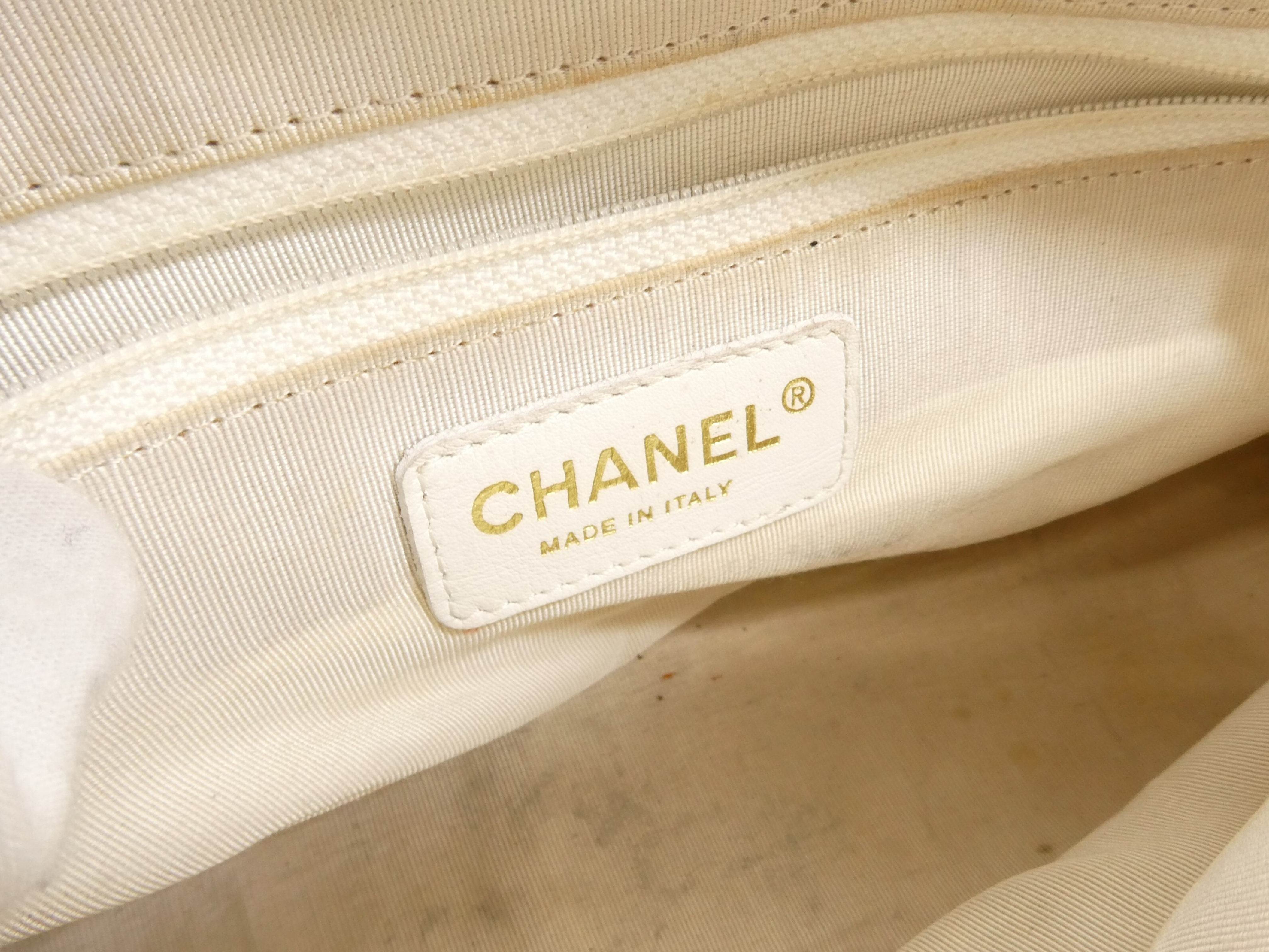 Matelassé Coco Mark Caviar Skin Handbag — view 8