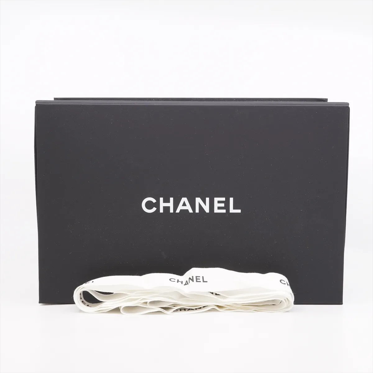 22 Mini Calfskin Chain Shoulder Bag Black Gold Hardware U1K3E4LL Pearl Chain 24A 2024 Fall/Winter Collection — view 10