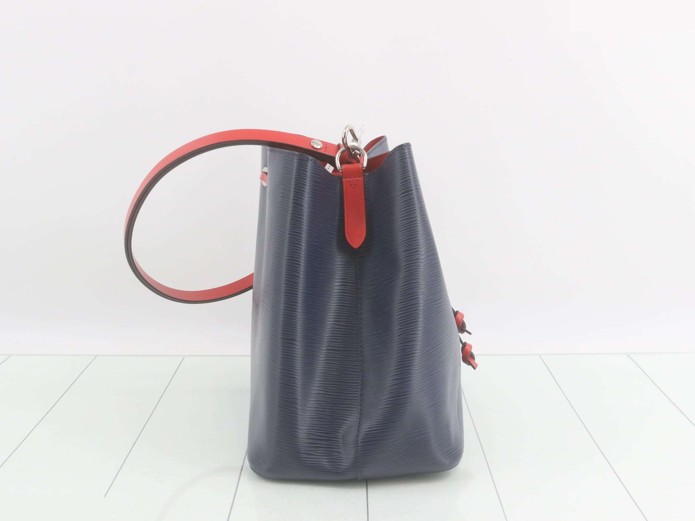 Epi NeoNoe Indigo Blue 2-Way Shoulder Bag — view 4