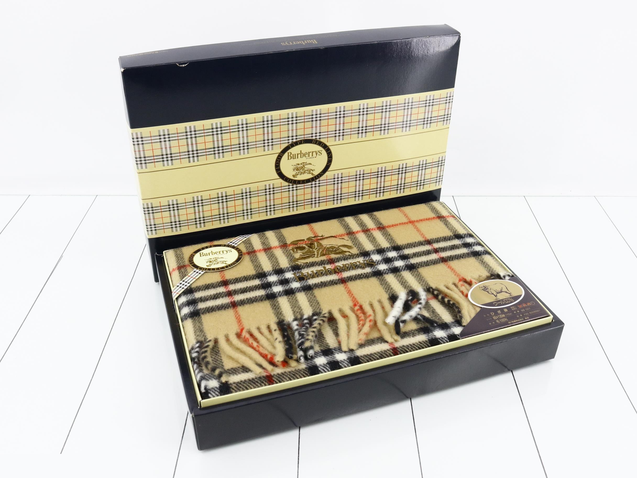 Unused Burberry throw blanket, 100% wool, 65 x 120 cm
