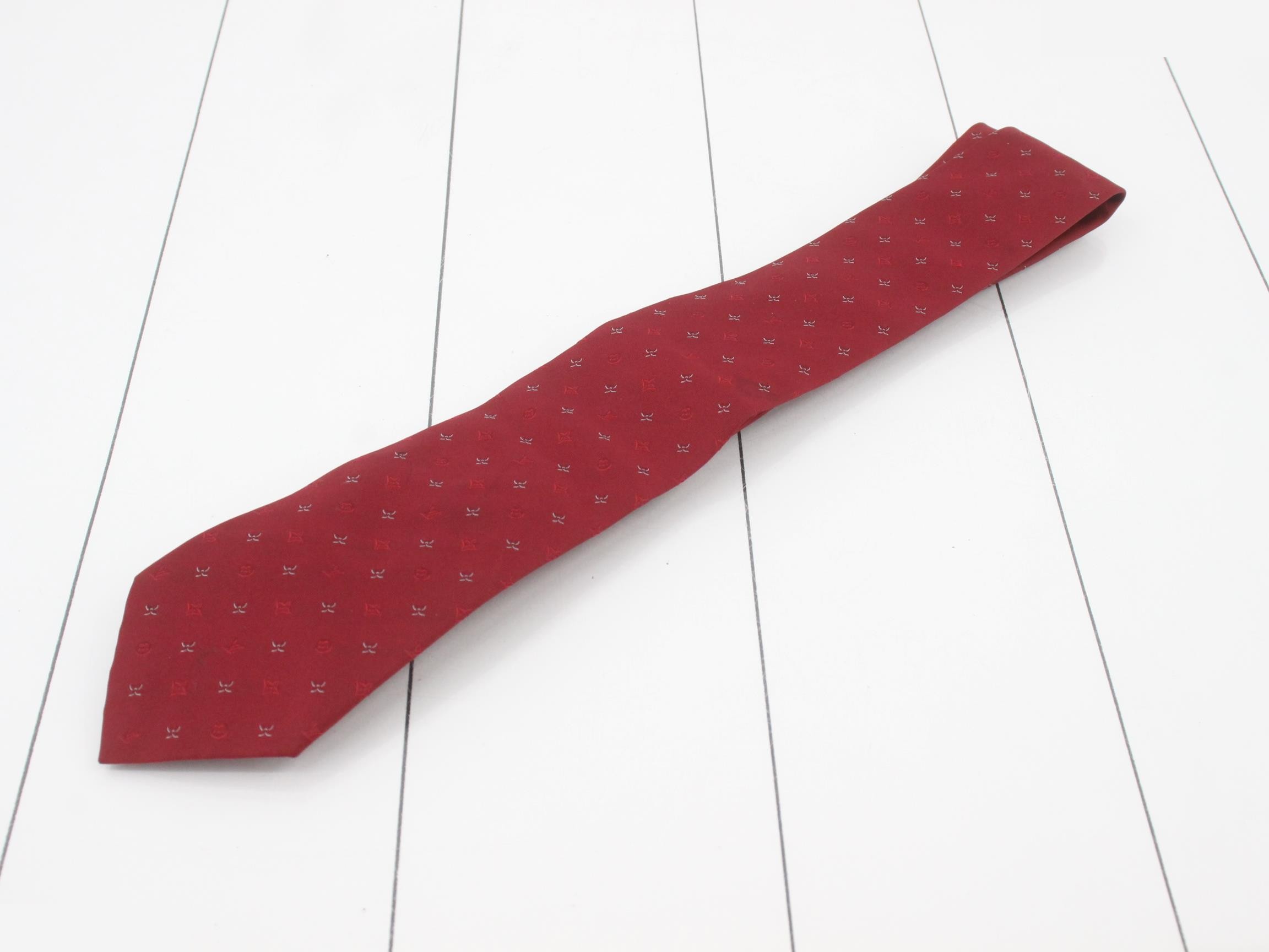 tie, red