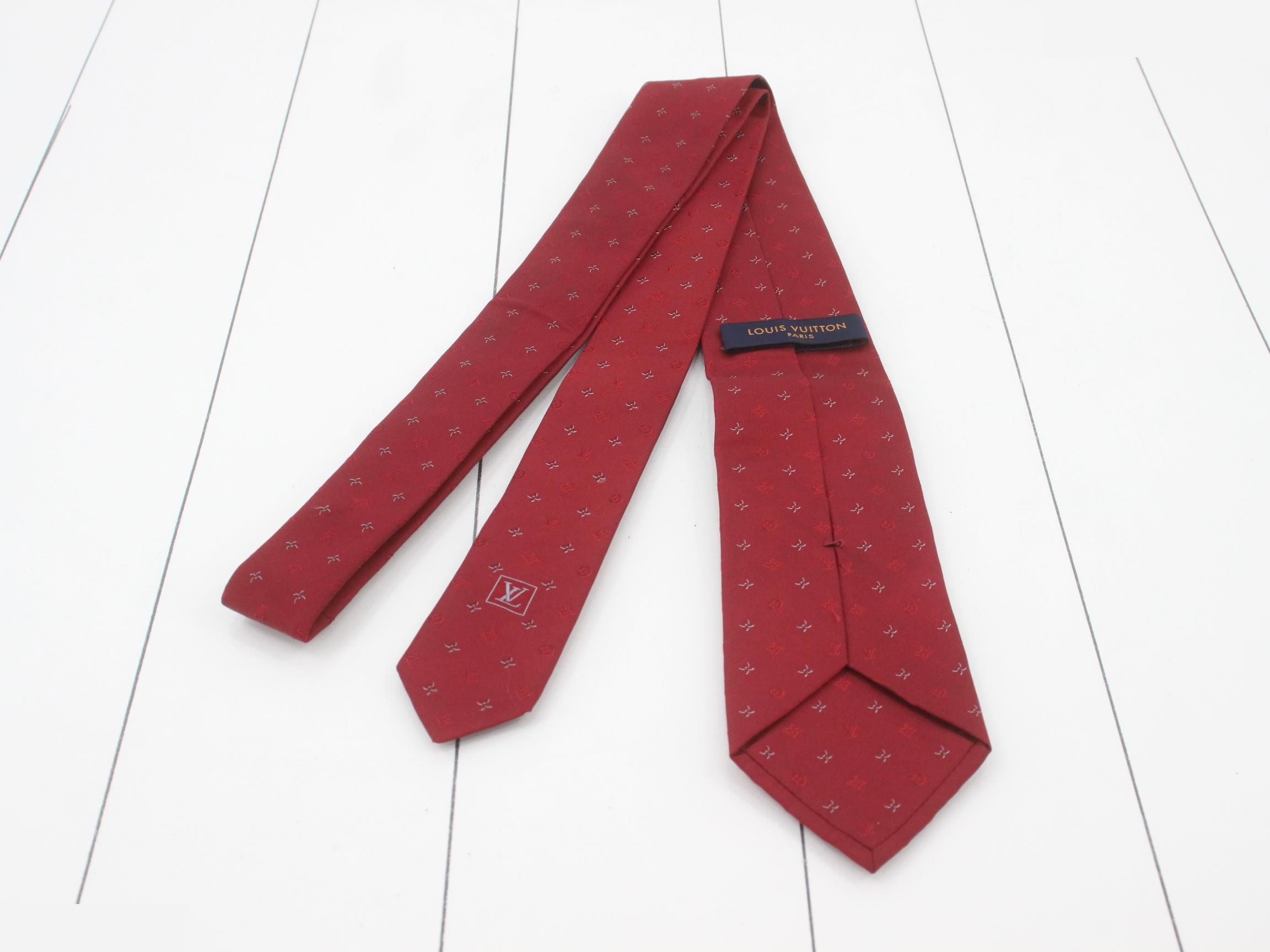 tie, red — view 2