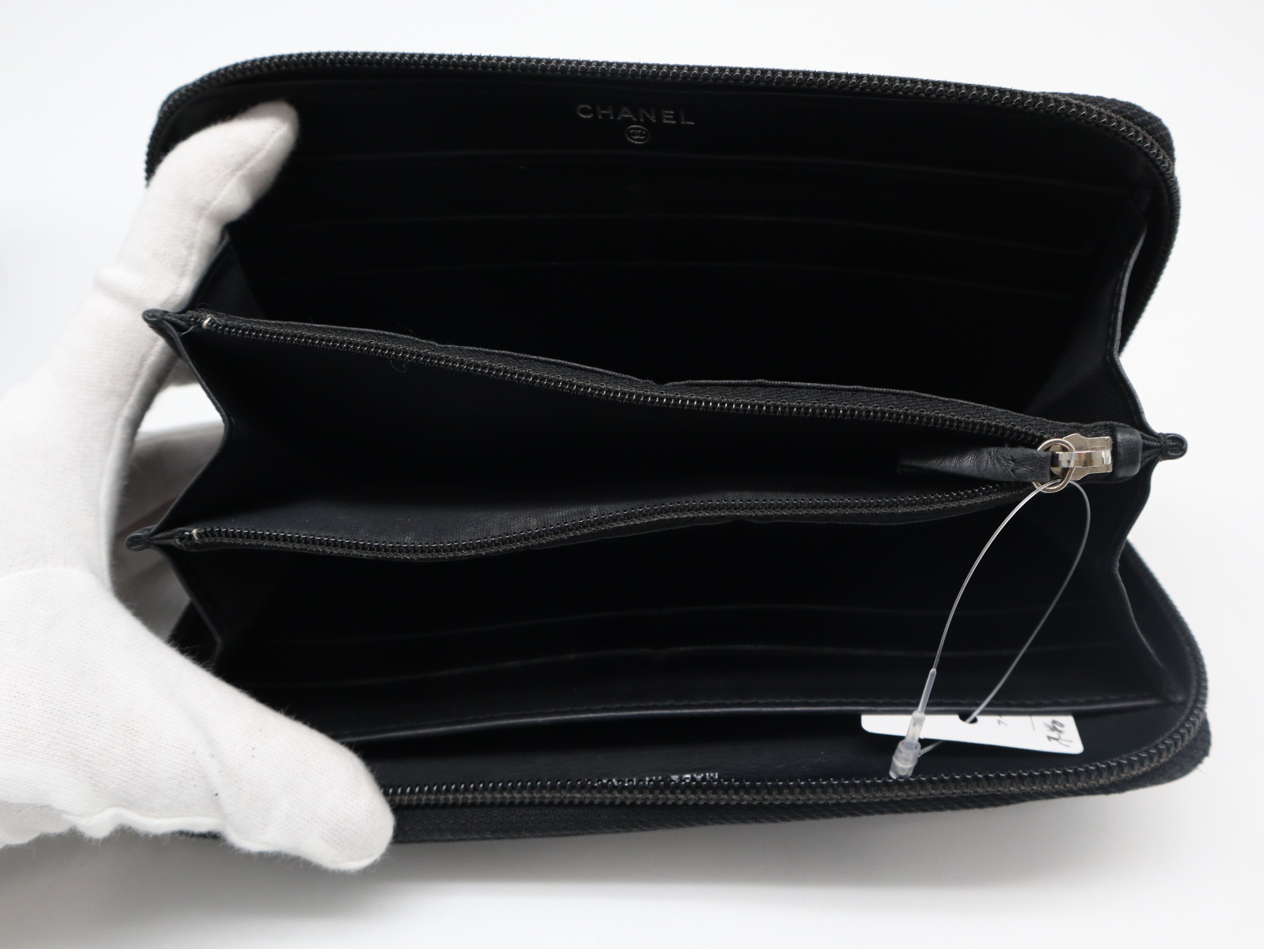 Caviar Skin Bi-fold Wallet, Black, with Seal, 22047527, with Box — view 8