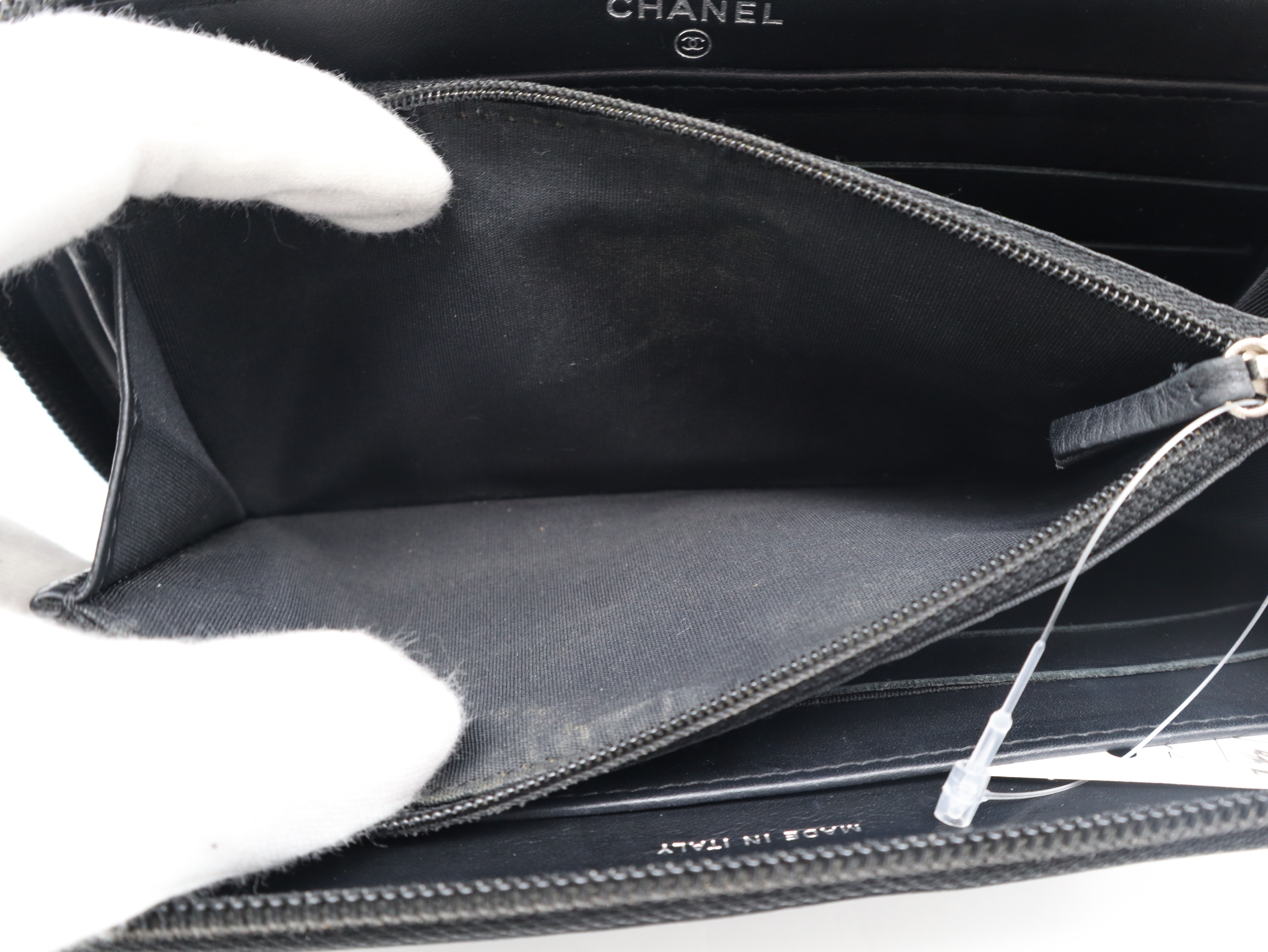 Caviar Skin Bi-fold Wallet, Black, with Seal, 22047527, with Box — view 10