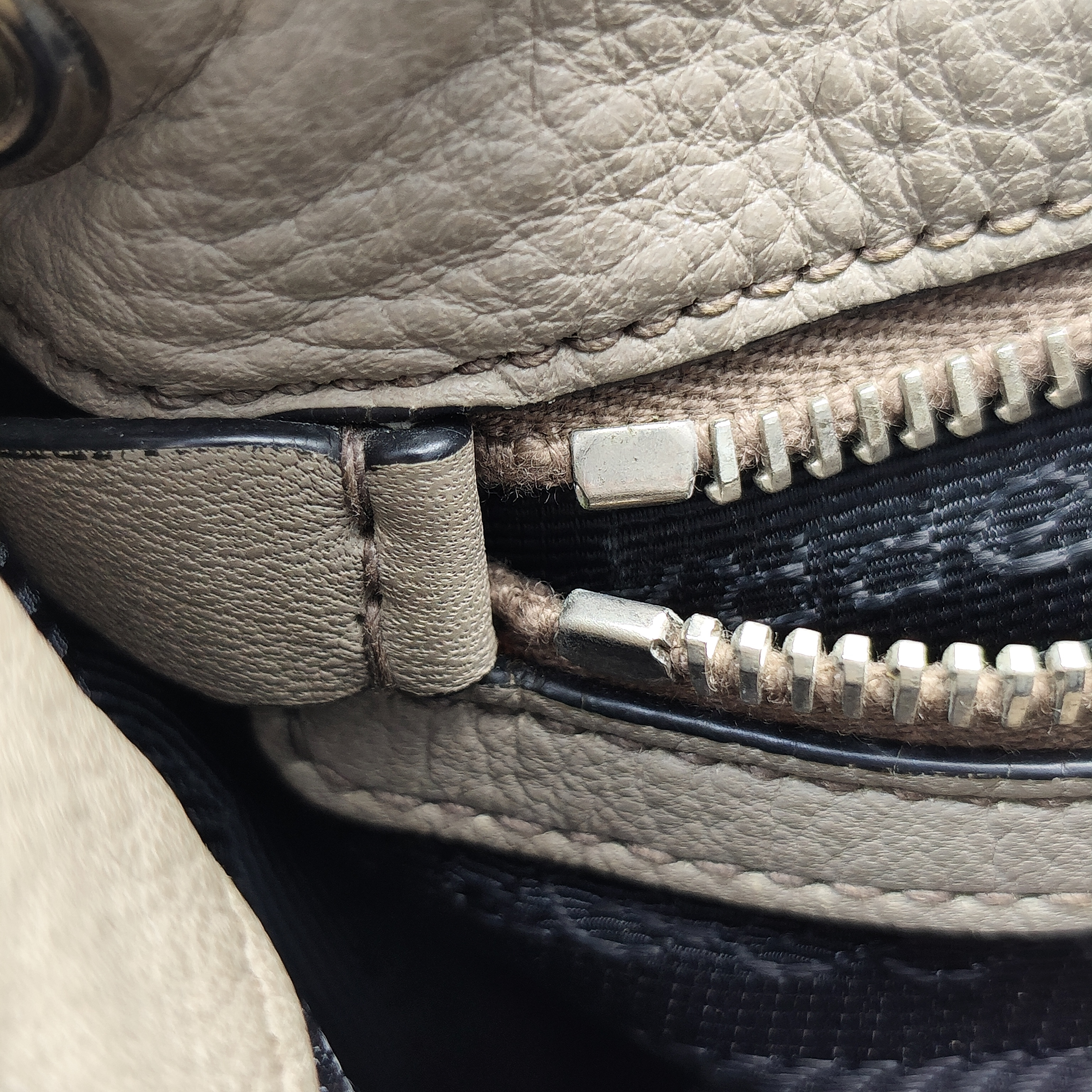 【*Shipped from: China*】PRADA Leather Handbag — view 13