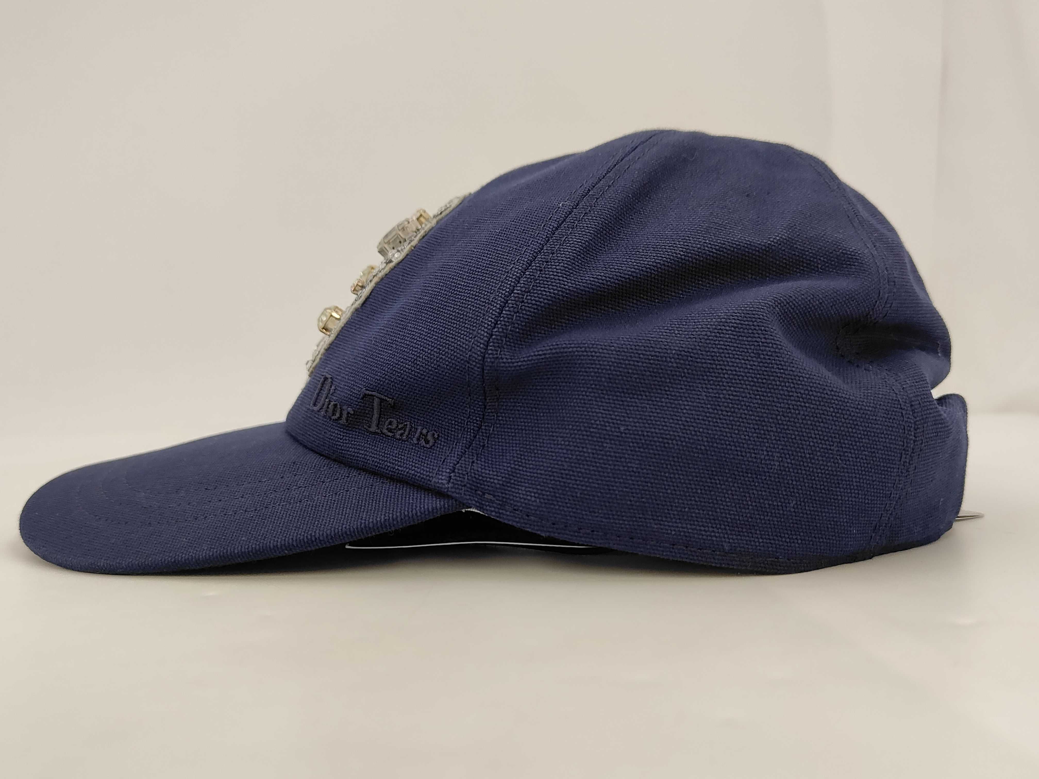 cap and other accessories — view 5