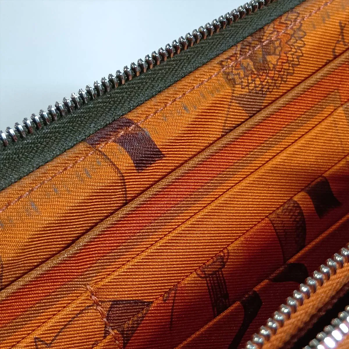 Azap Long Silk In Veau Epsom Round Zip Wallet Brown N:2010 — view 13