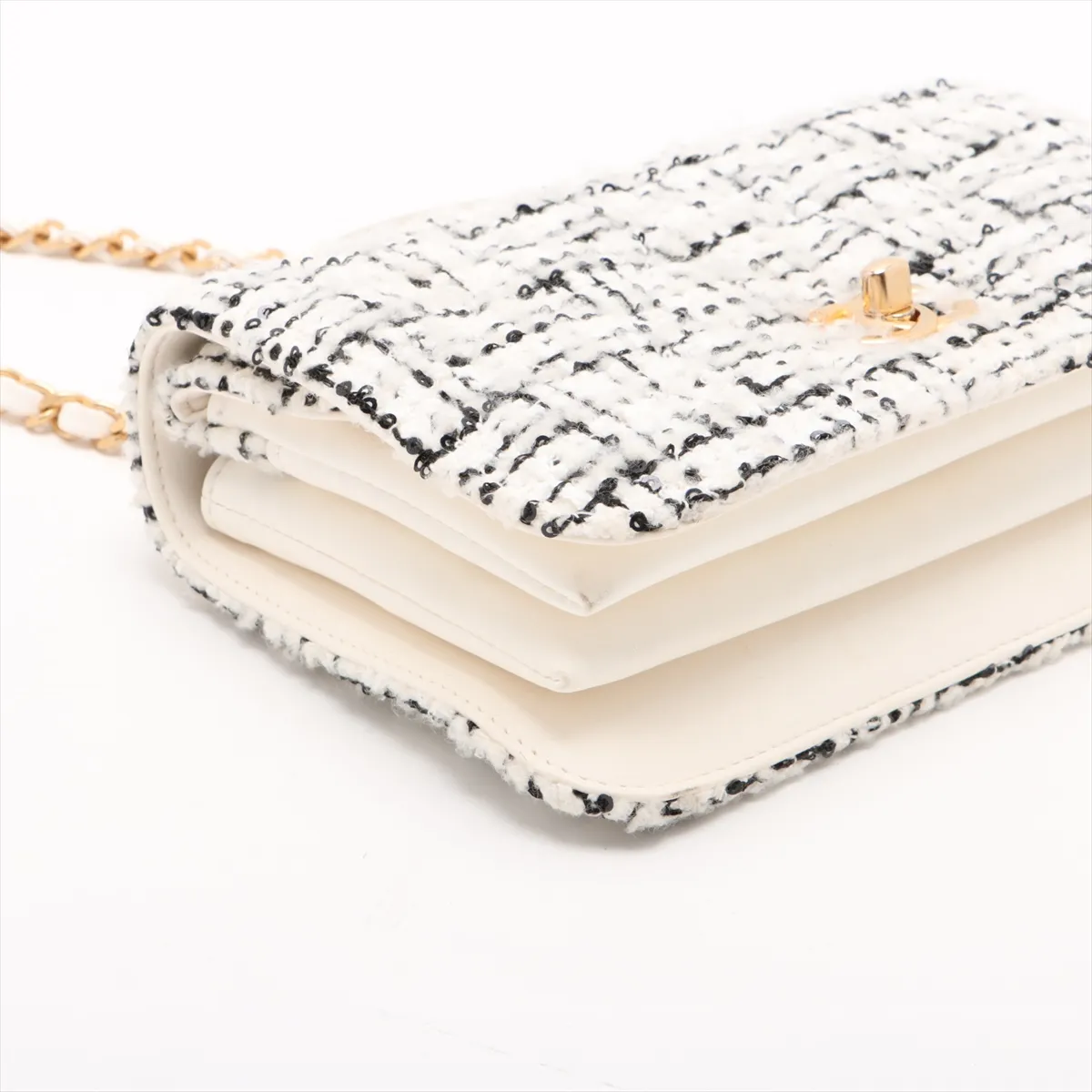 Cocomark Tweed x Sequins 2WAY Shoulder Bag White x Black Gold Hardware XH6GHT8A Random Plate — view 4