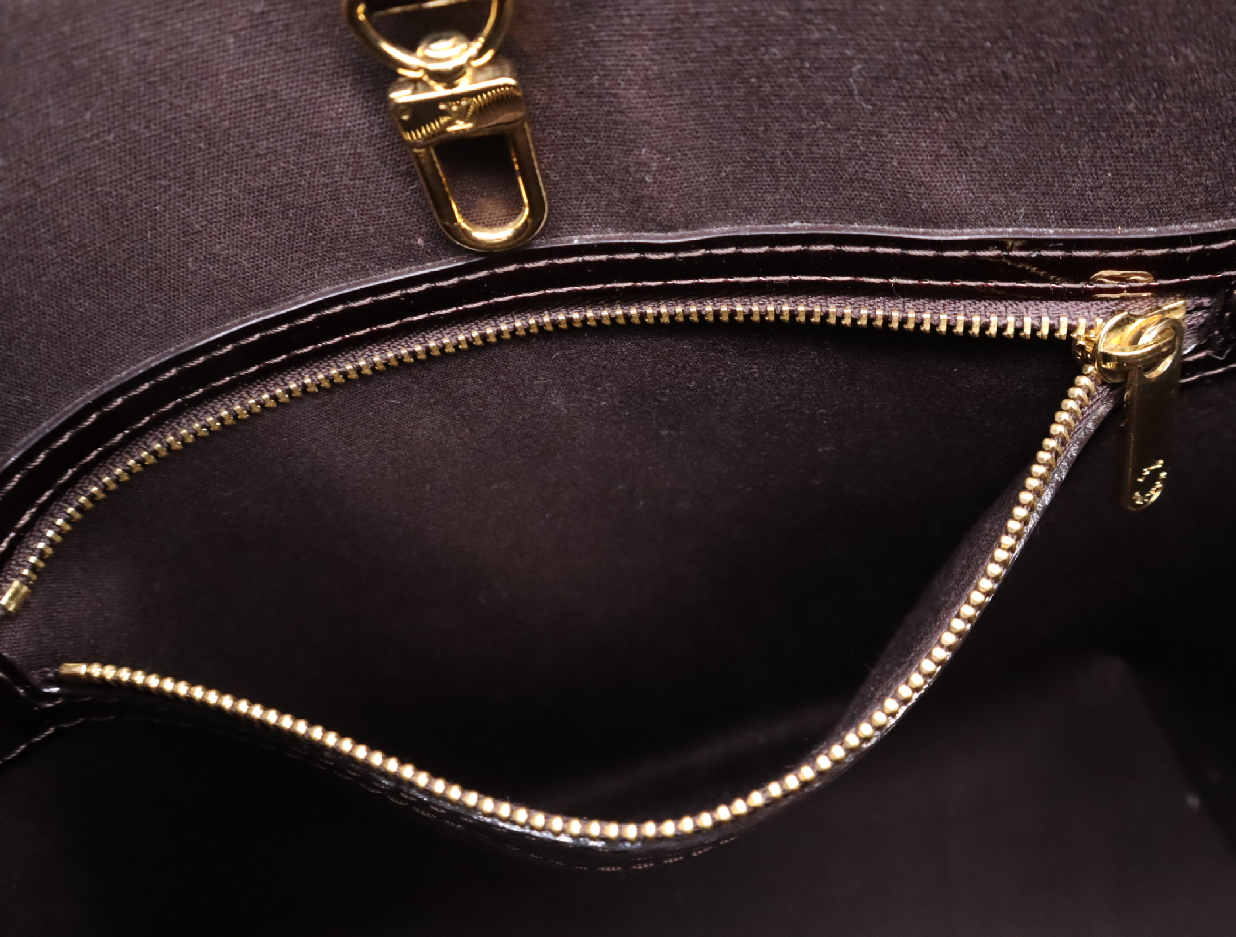 M91567 Monogram Vernia Vallon MM Tote Bag — view 15