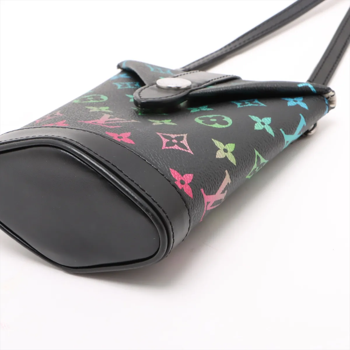 Monogram Gradient Envelope Pouch M13906 Black RFID Reactive — view 3