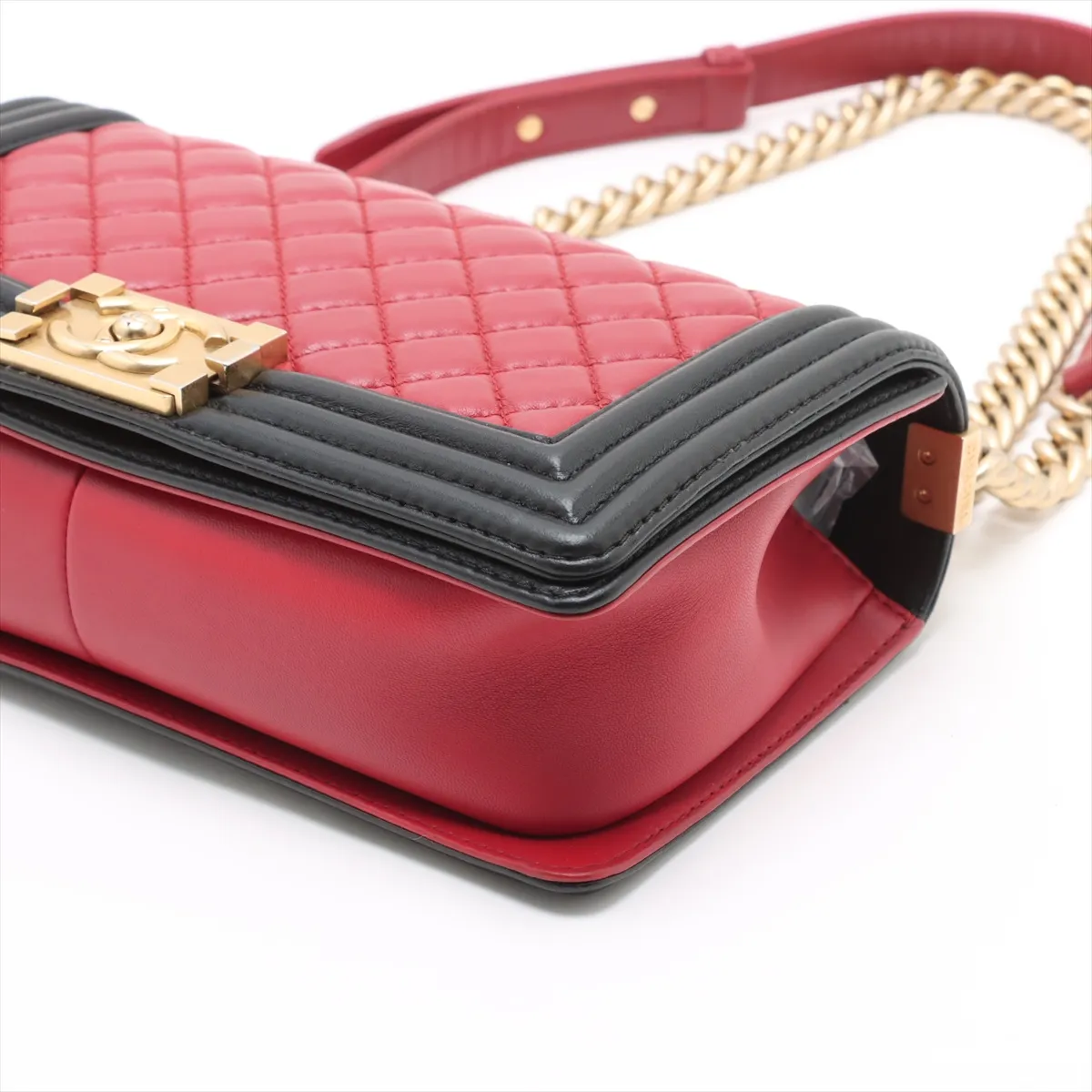 Boy Chanel 25 Lambskin Chain Shoulder Bag Red x Black Gold Hardware 23338810 23rd Series A67086 — view 3