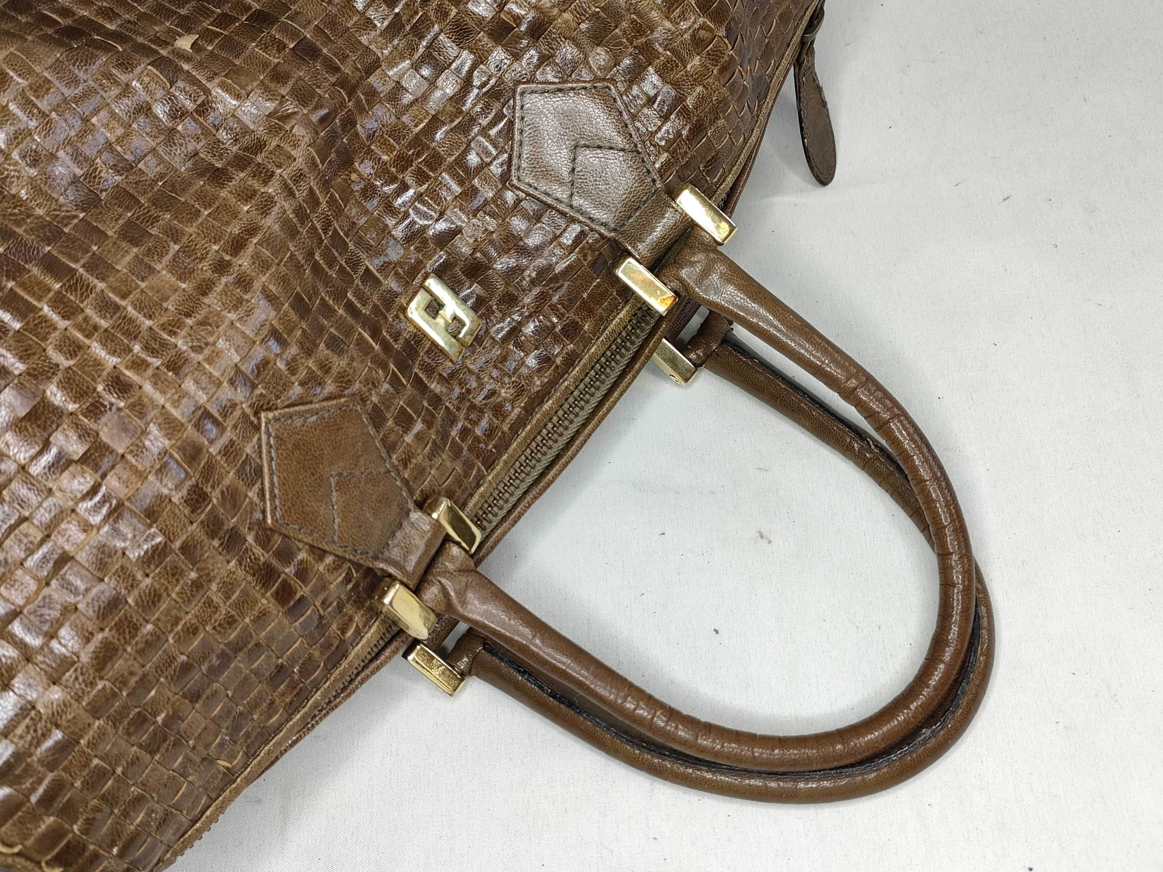 handbag — view 3
