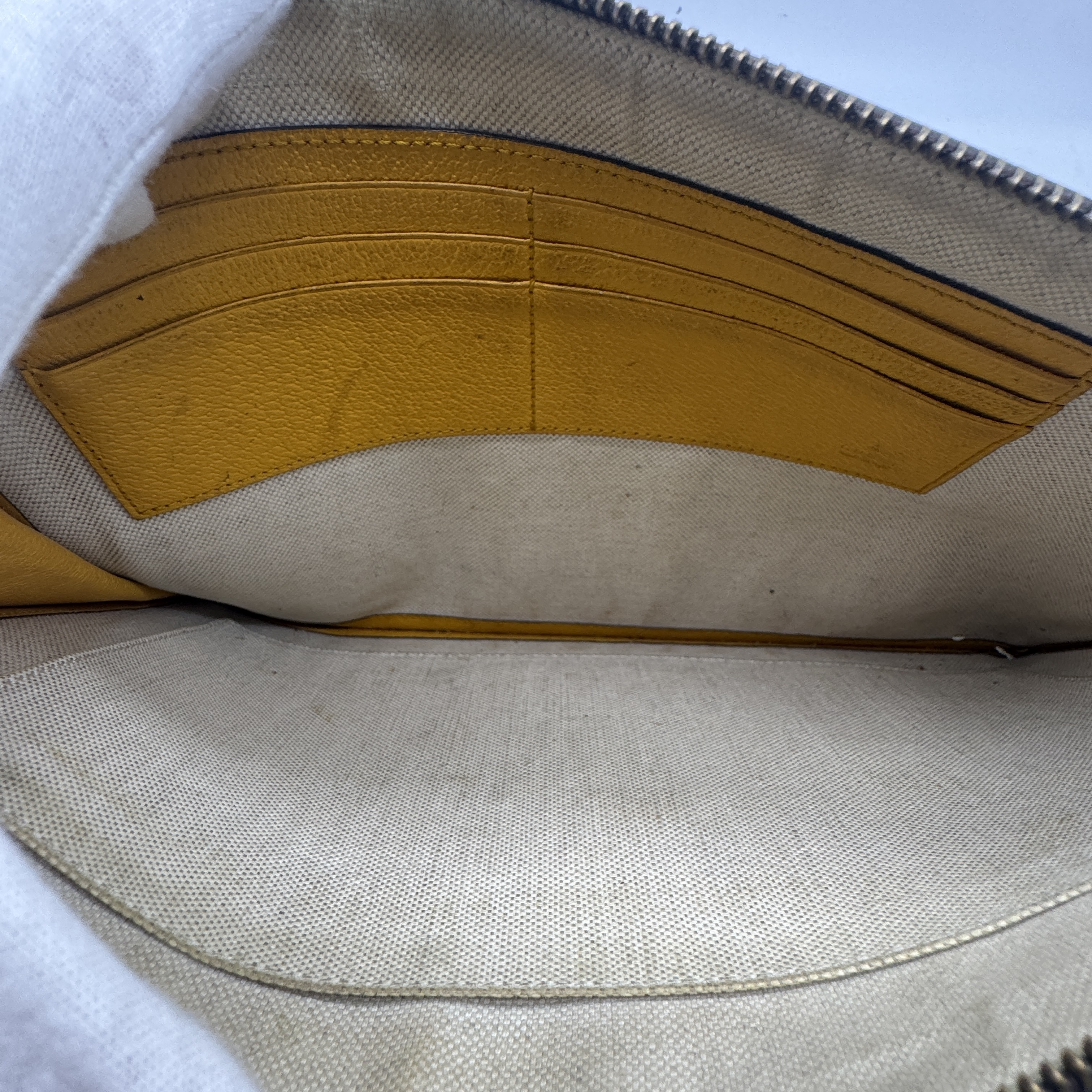 GG Supreme Neo Vintage Clutch Bag — view 12