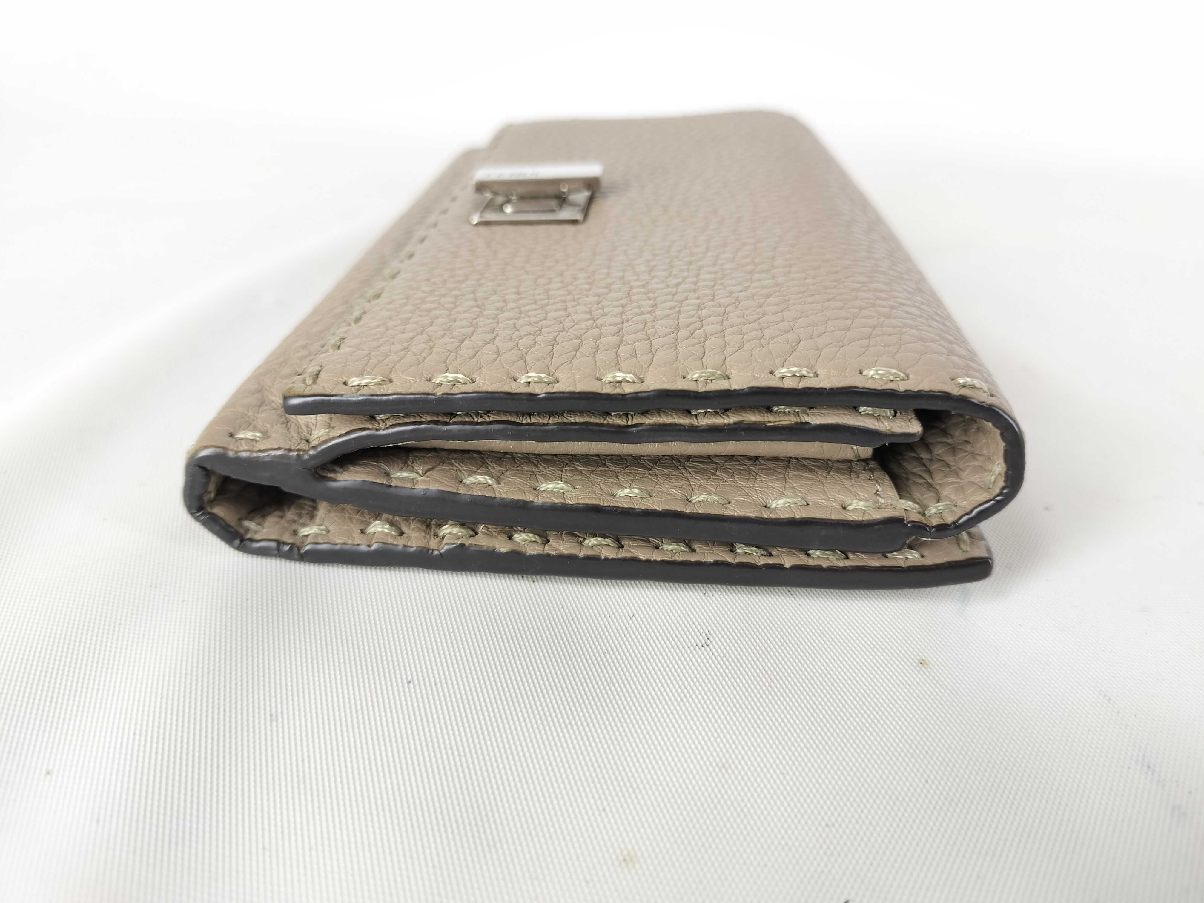 Peekaboo Selleria Long Wallet — view 3