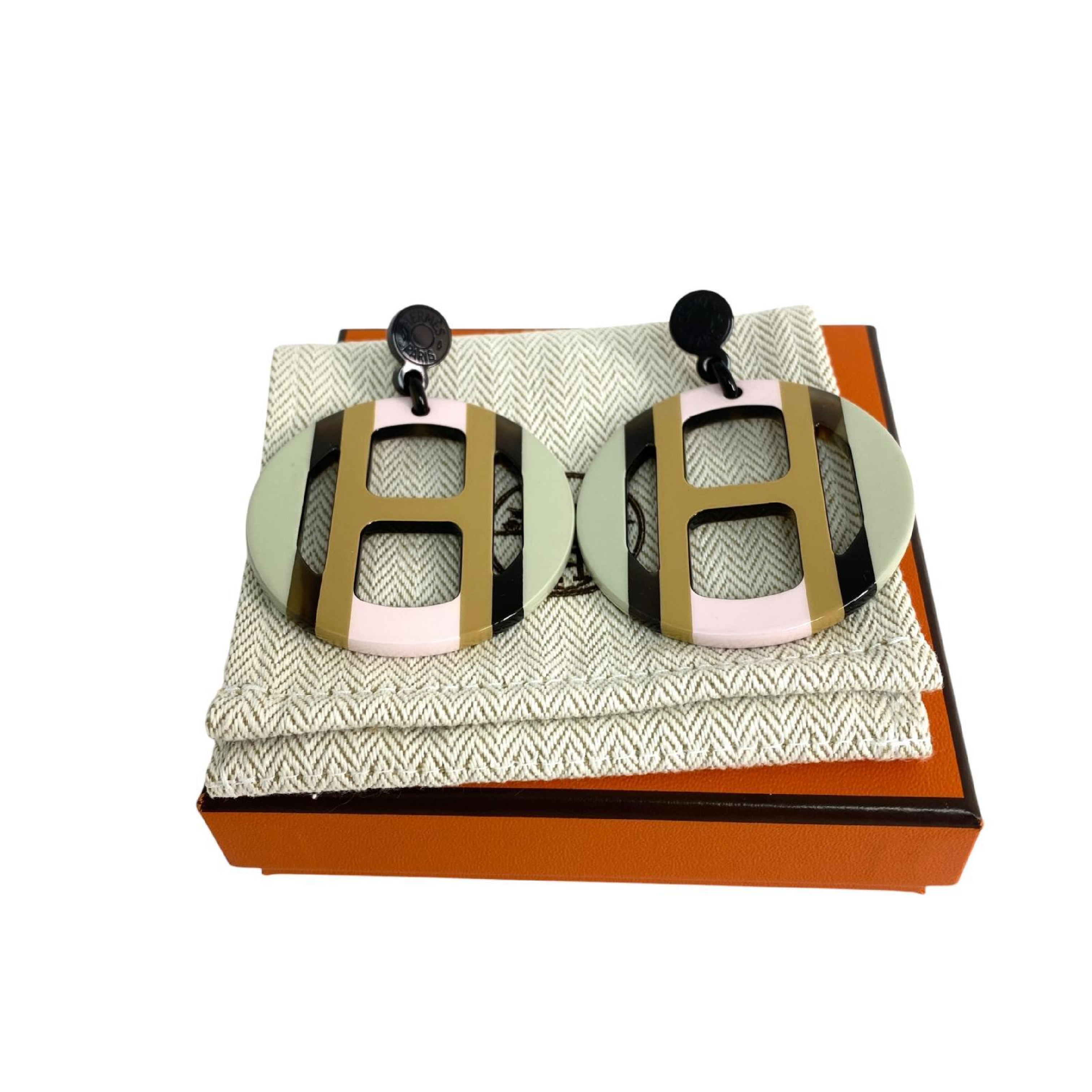 【*Shipped from: Hong Kong*】HERMES ( ) Green Pink Resin H Equipe Earrings — view 5