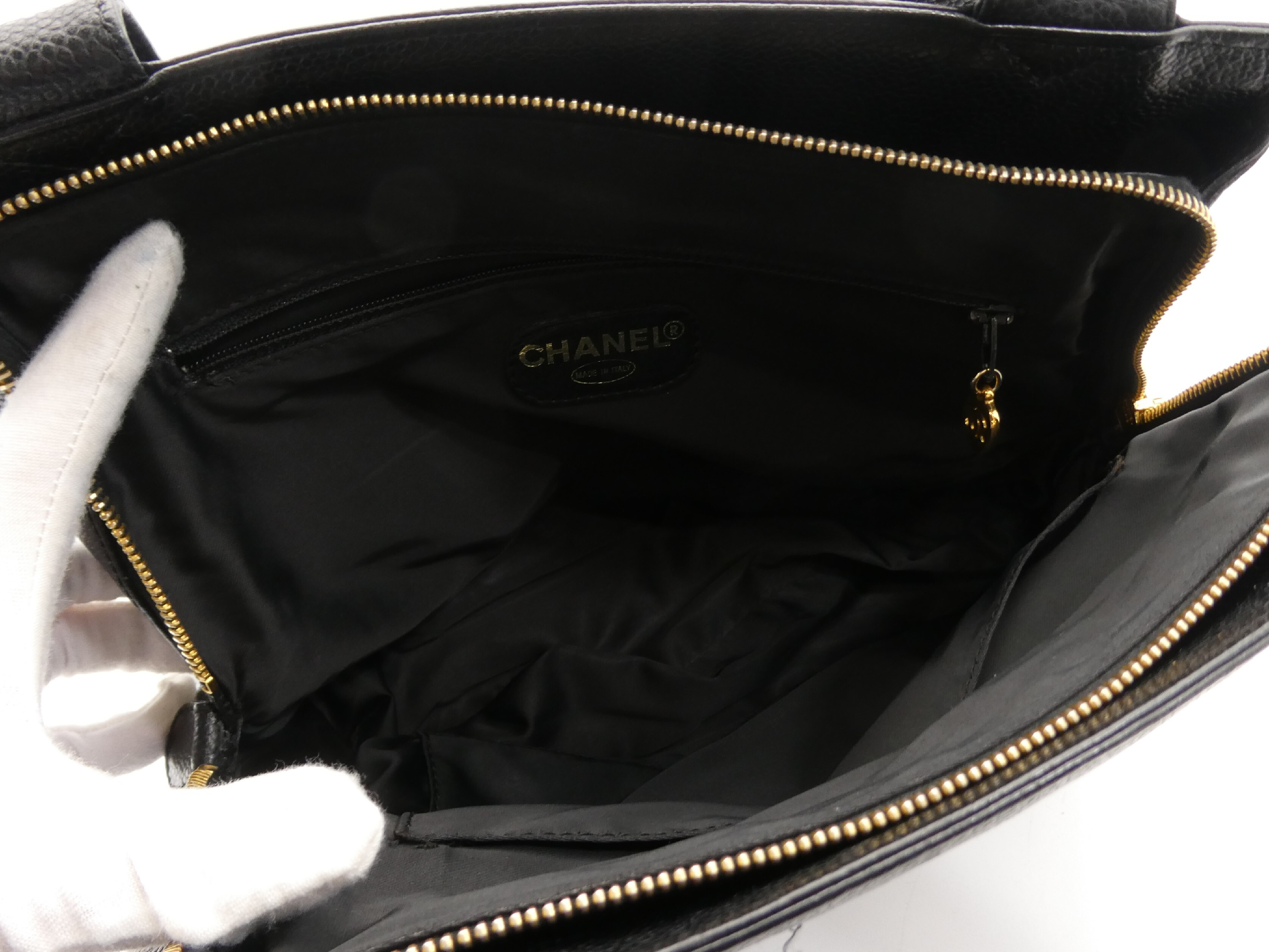 Logo Caviar Skin Shoulder Bag — view 7