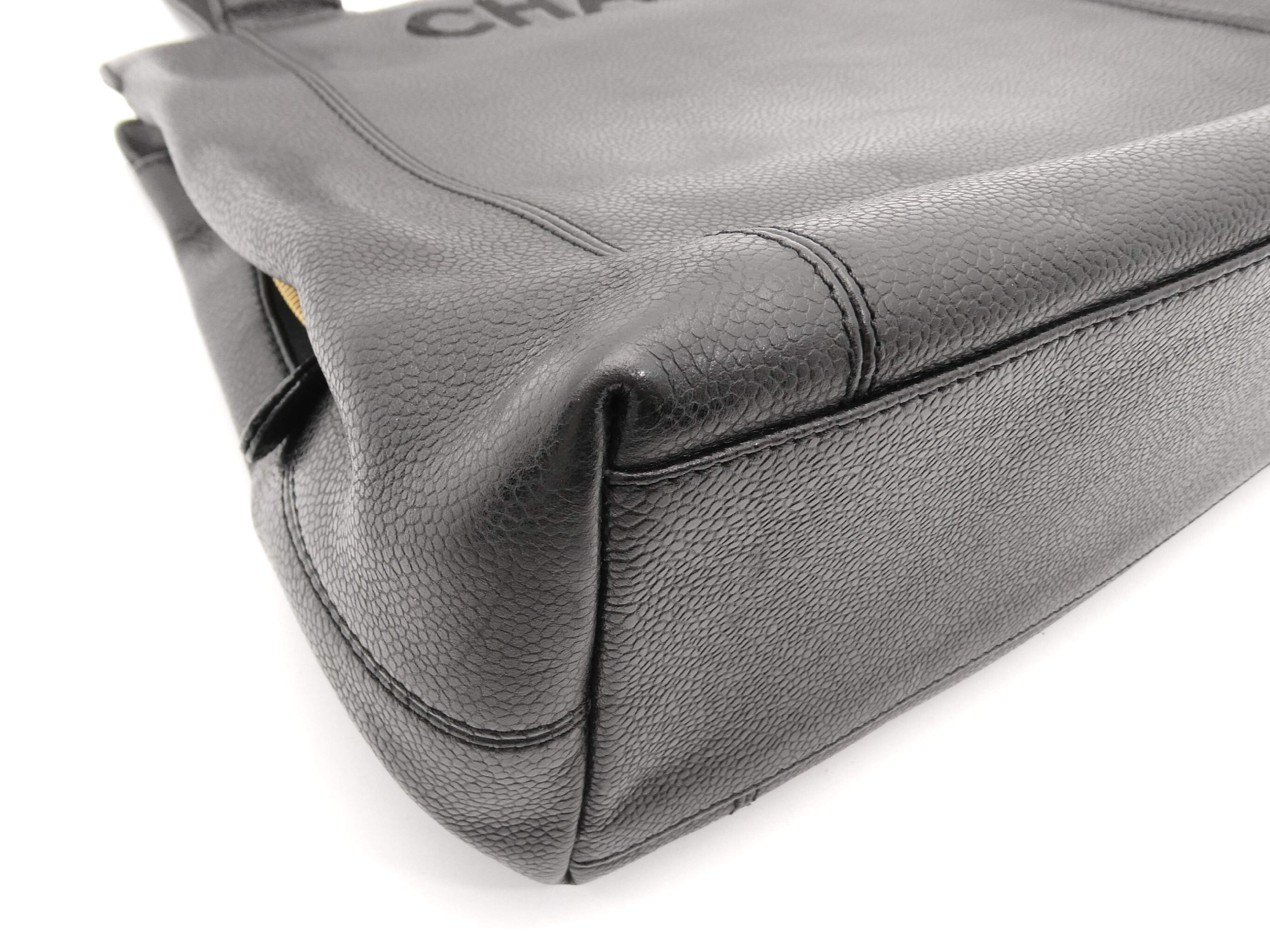 Logo Caviar Skin Shoulder Bag — view 10