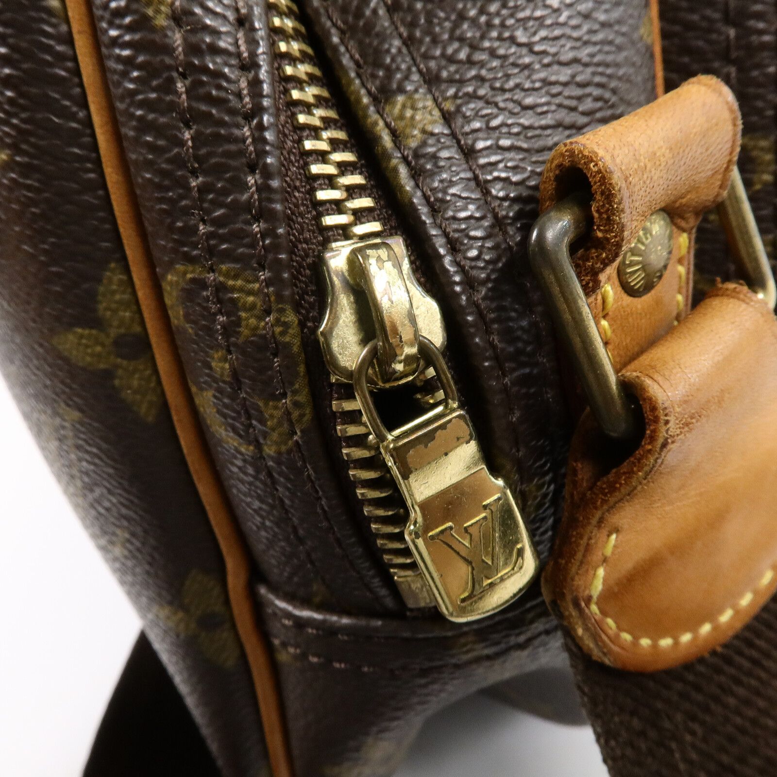 Reporter PM, Monogram — view 13