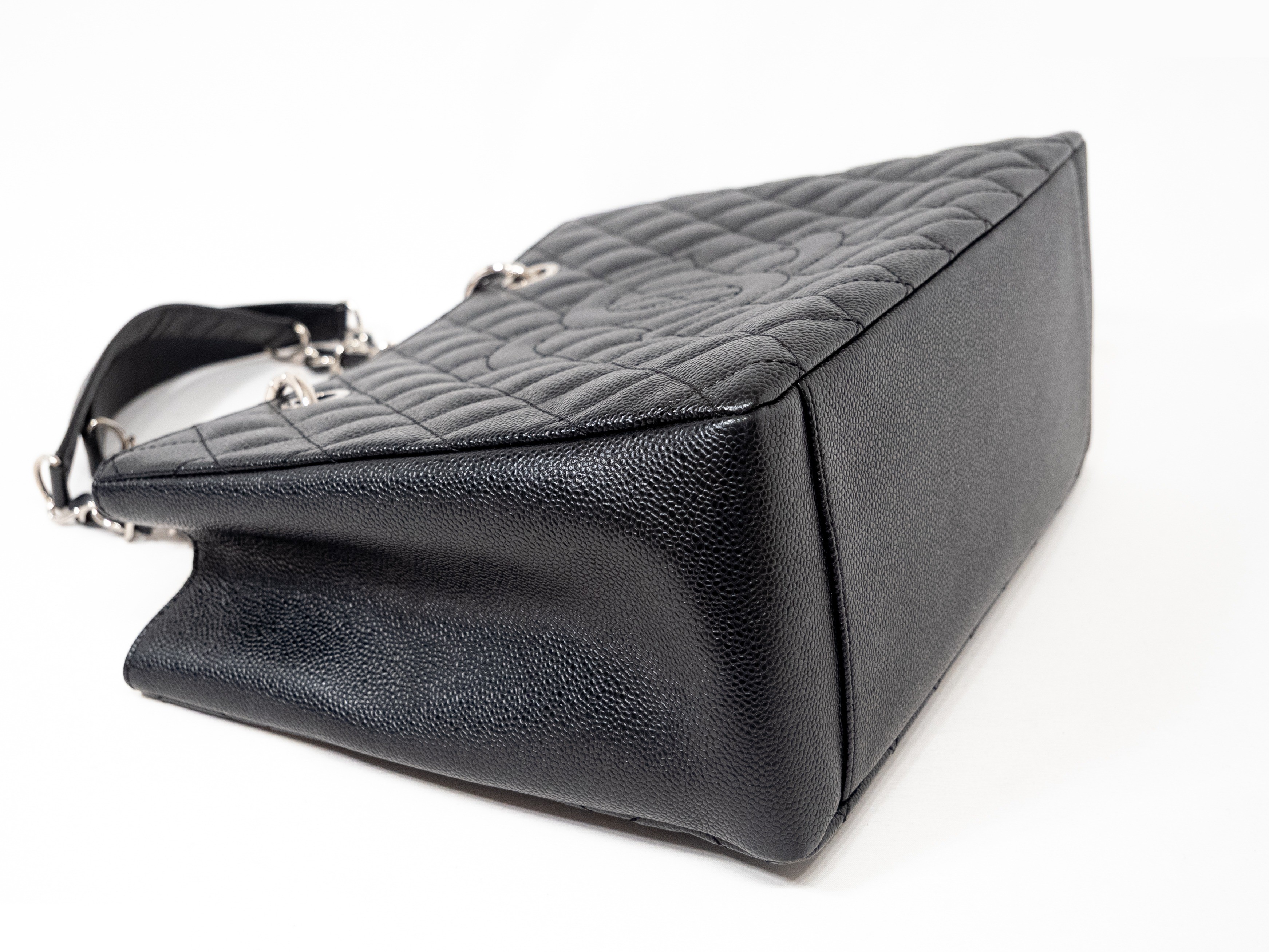 GST Seal Caviar Skin Chain Tote — view 3