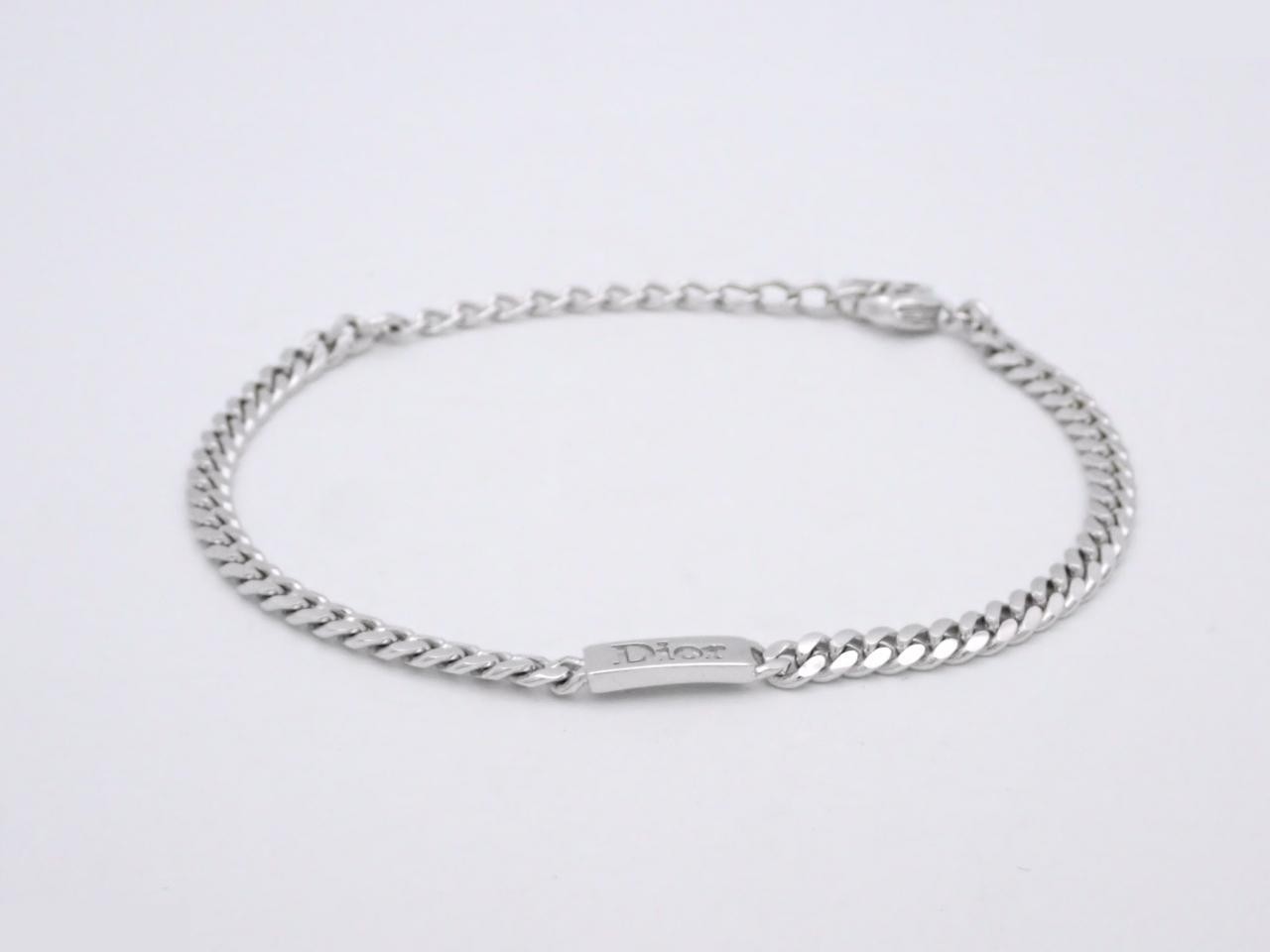 logo plate bracelet, with box, wrist size approximately 22cm.