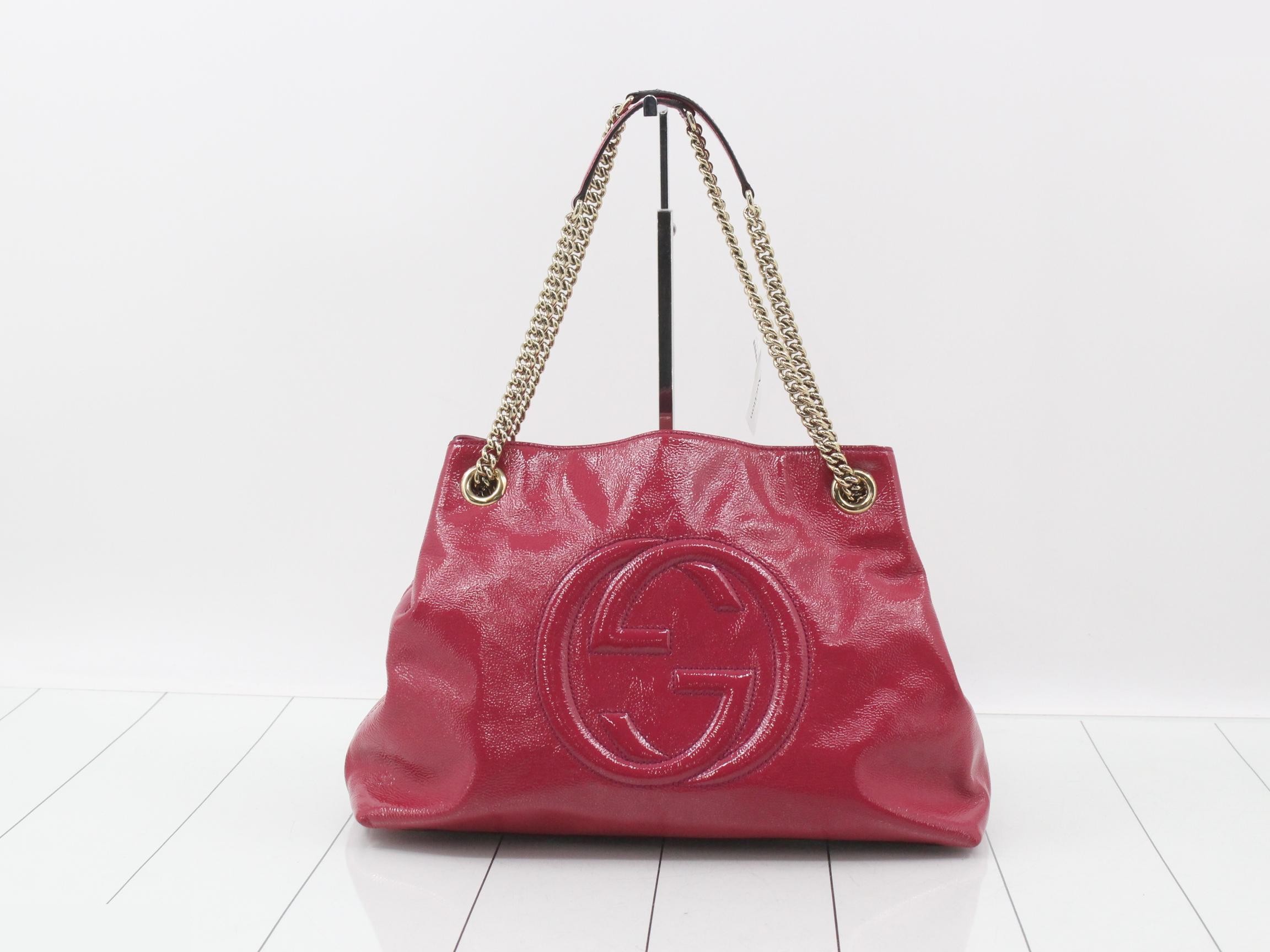 Soho Medium Shoulder Bag for Women, Reddish-Purple, Chain