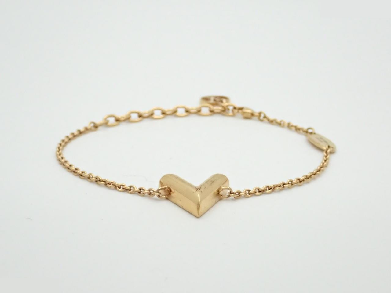 Essential V, wrist circumference approximately 19 cm