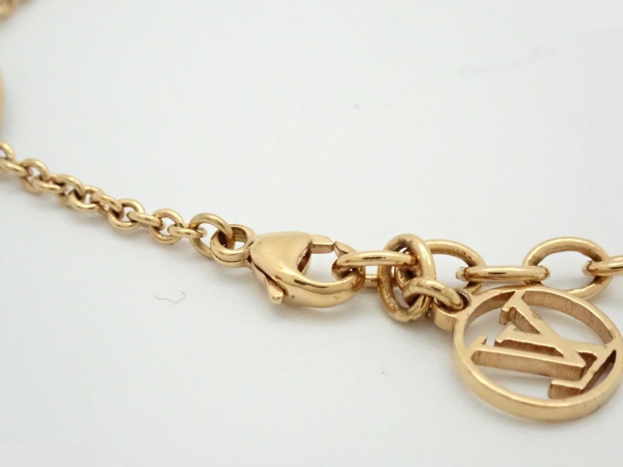 Essential V, wrist circumference approximately 19 cm — view 3