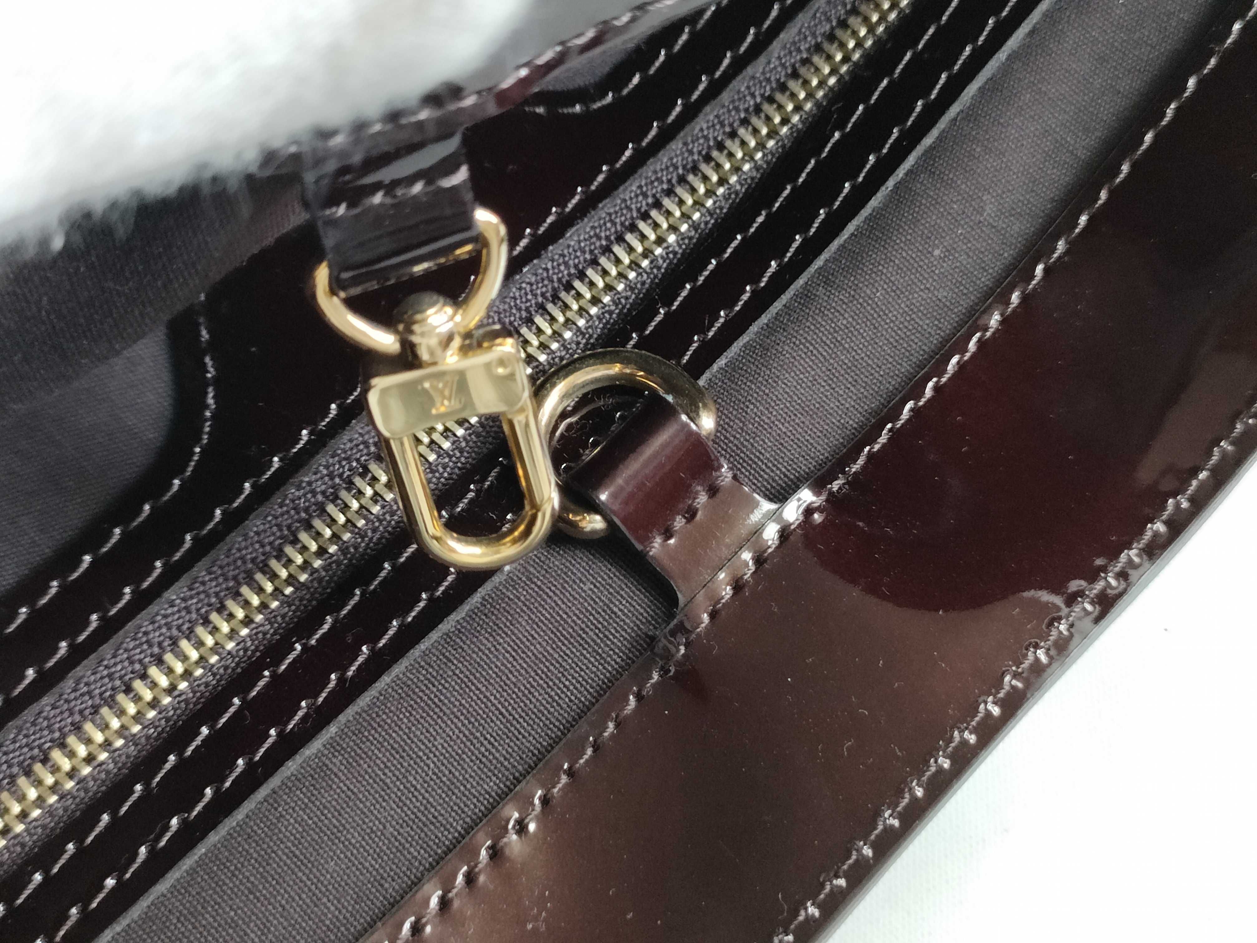 Vernis Wilshire handbag (slightly misshapen) — view 8