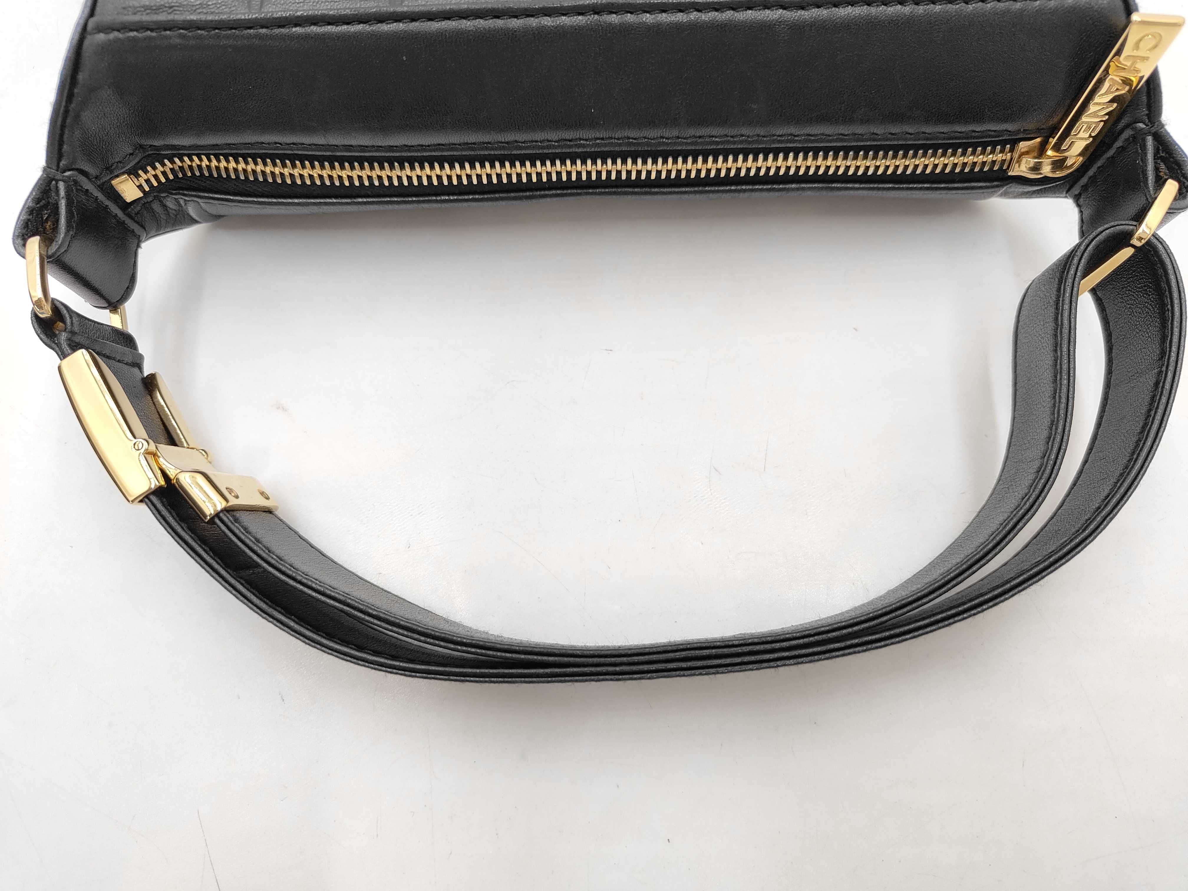 Chocolate Bar Shoulder Bag, serial number in the 7th range, with serial number. — view 3