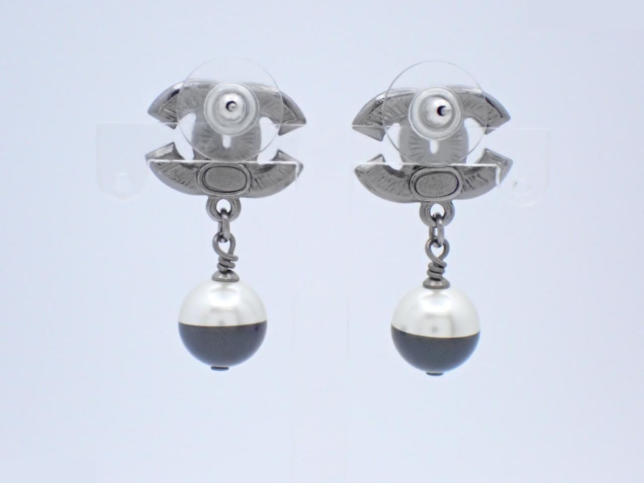 Earrings with Coco Mark logo — view 2