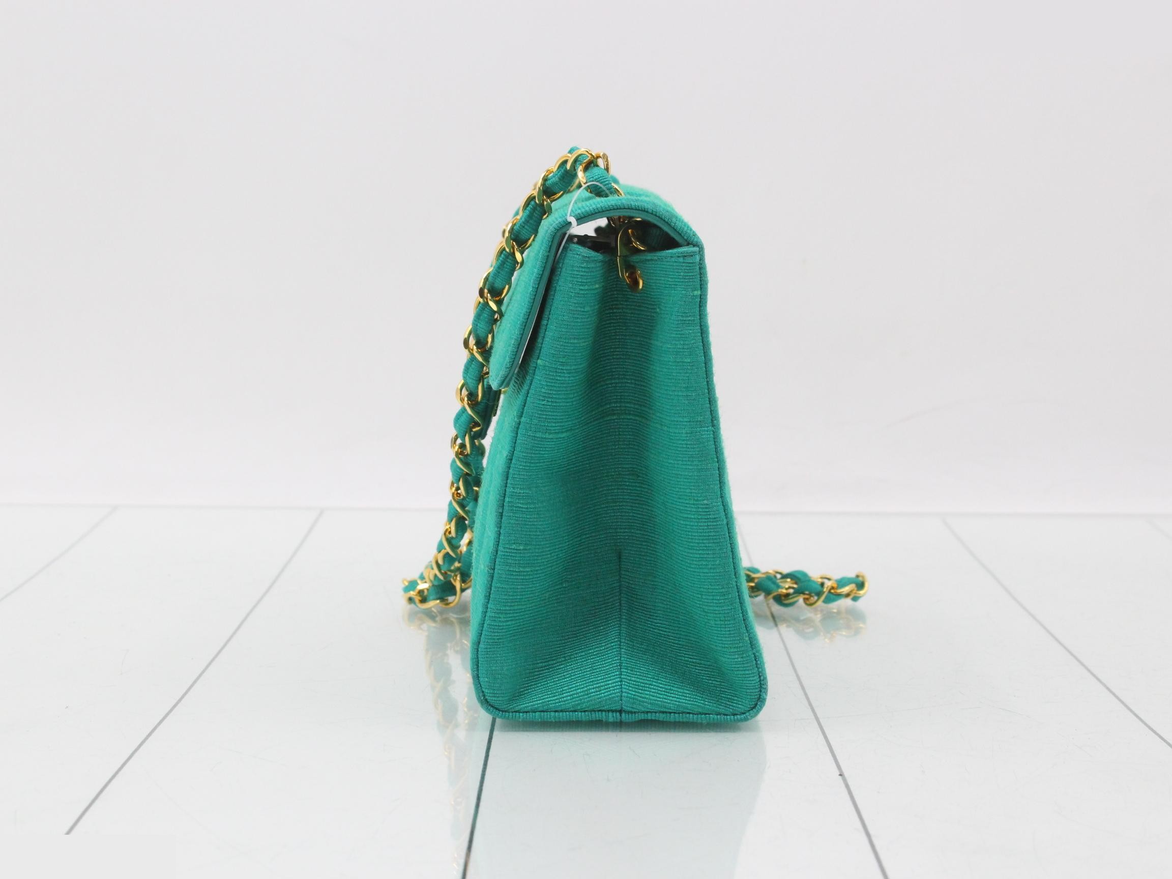CC logo cotton shoulder bag, green and gold. — view 3