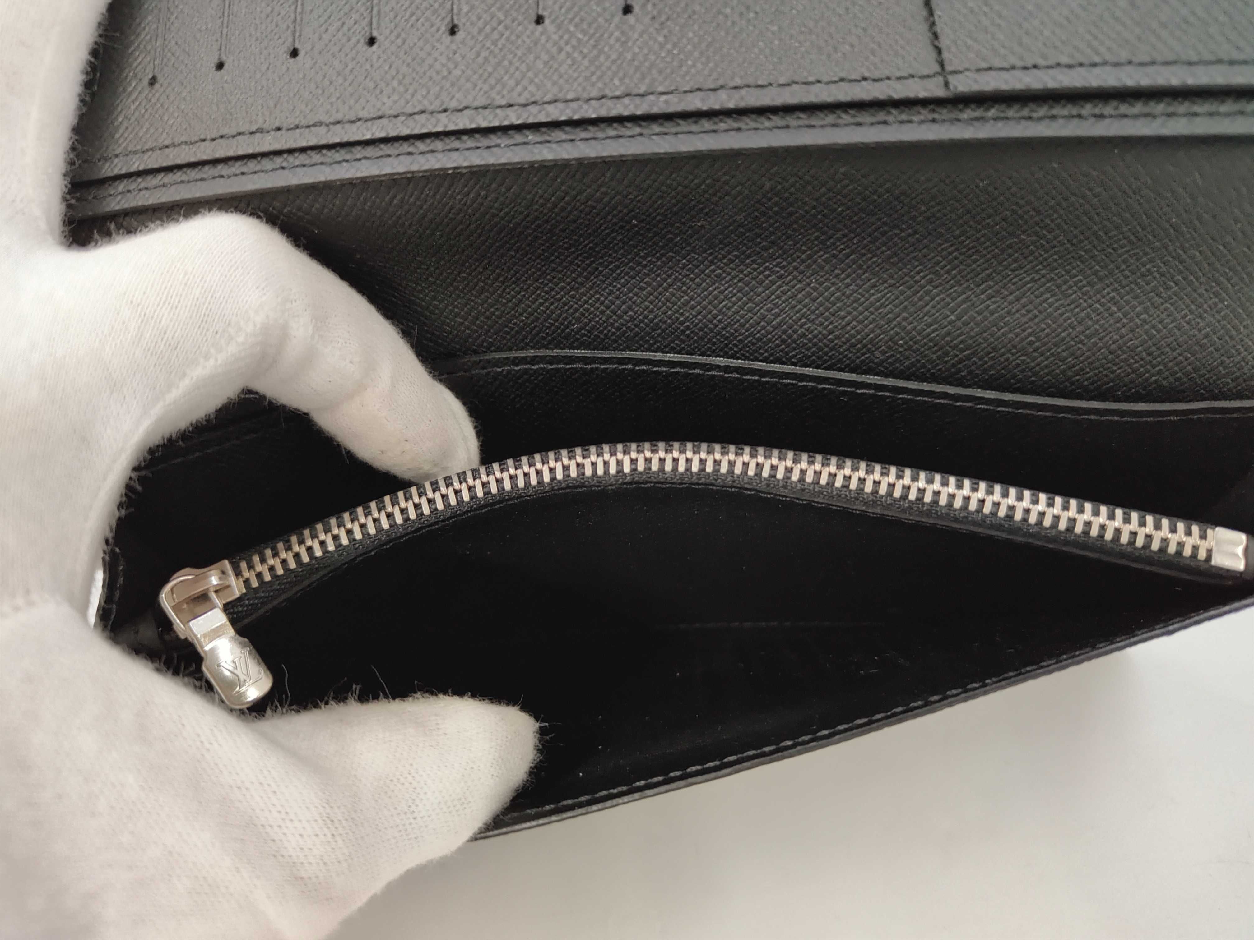 Epi Leather Portefeuille Brazza Noir MB1168 Wallet — view 9