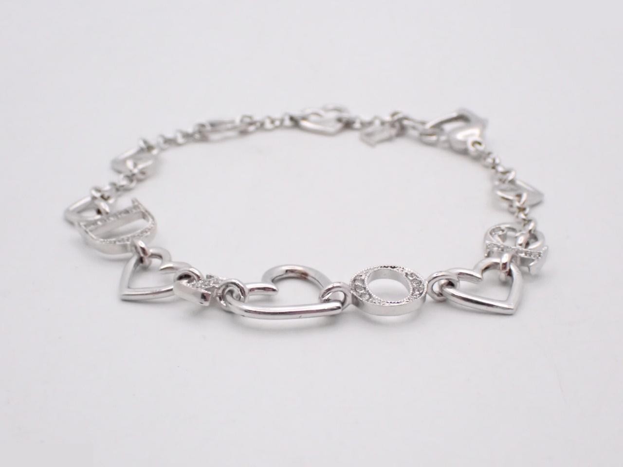 Other lines: Precious metal bracelets and bangles (metal), wrist circumference approximately 19 cm.