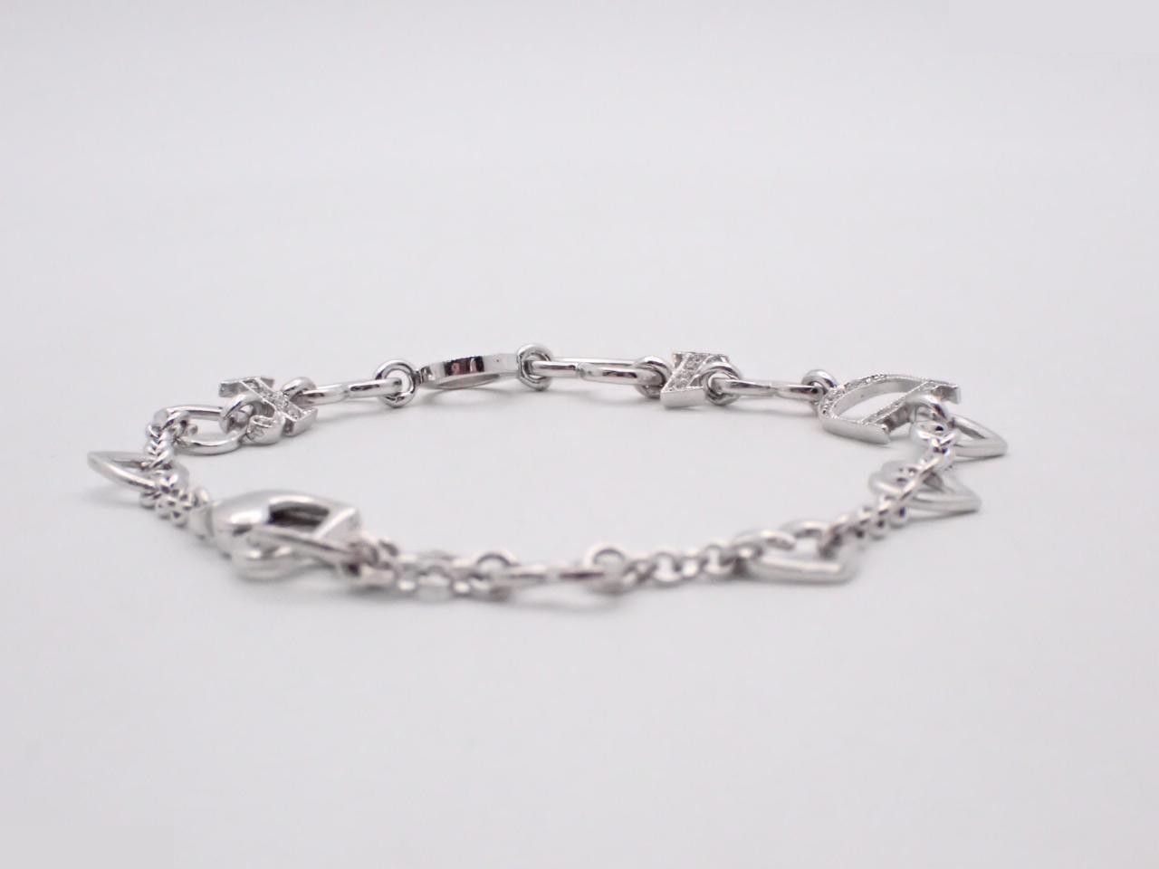 Other lines: Precious metal bracelets and bangles (metal), wrist circumference approximately 19 cm. — view 2