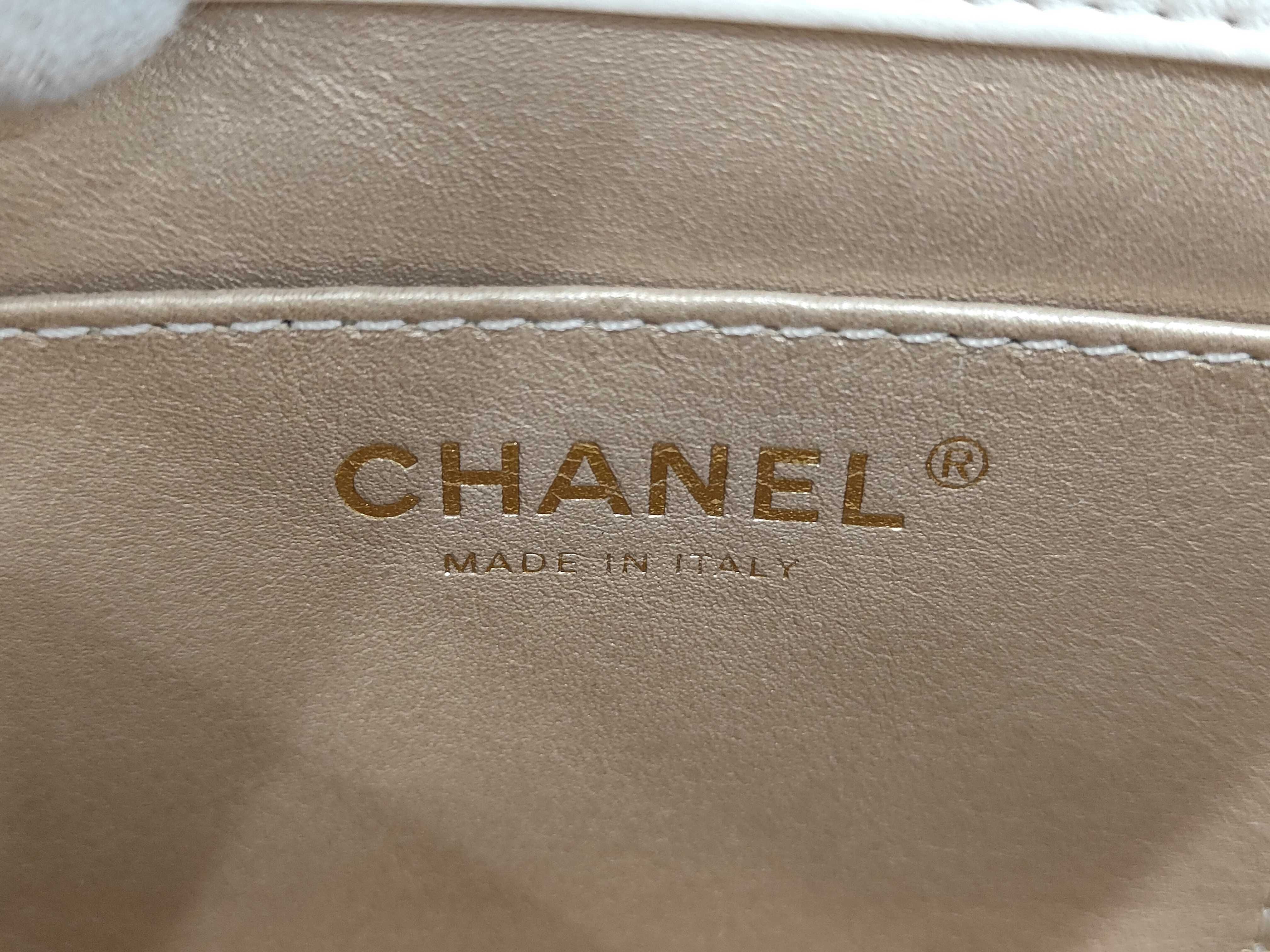 Matelassé Lambskin Chain Shoulder Bag with Gold Hardware (Random Serial Number) — view 11