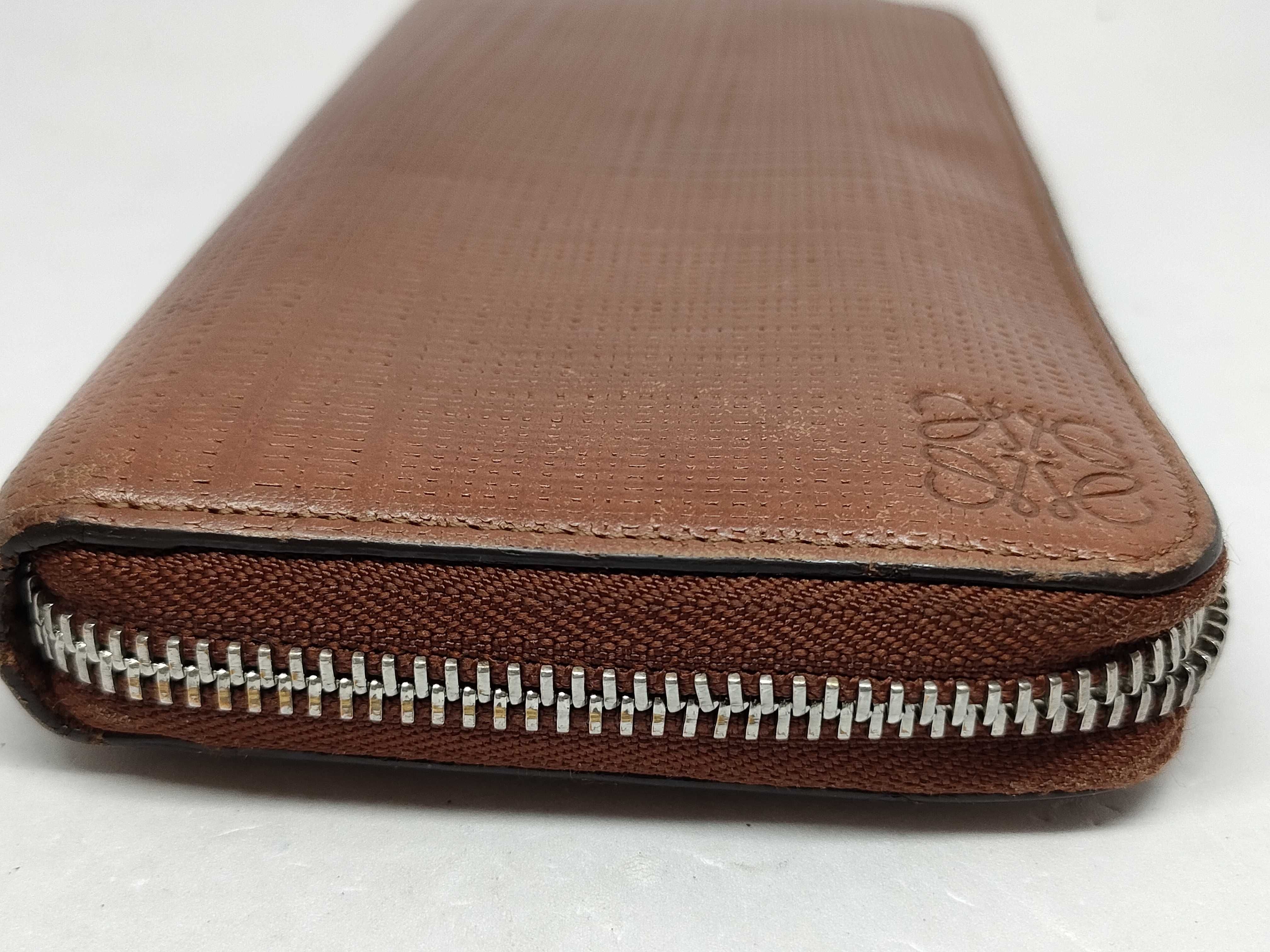 Anagram Leather Round Zip Long Wallet — view 4