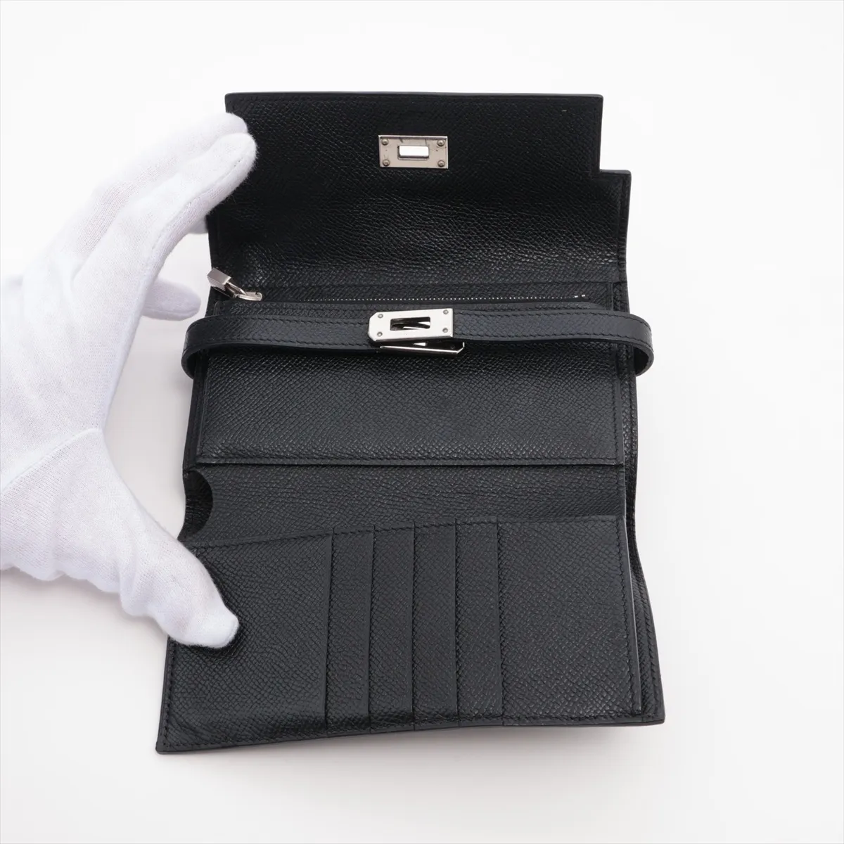 Kelly Wallet Medium, Veau Epsom, Compact Wallet, Black with Silver Hardware L: 2008. Slight lifting at the base of the zipper pull. — view 4
