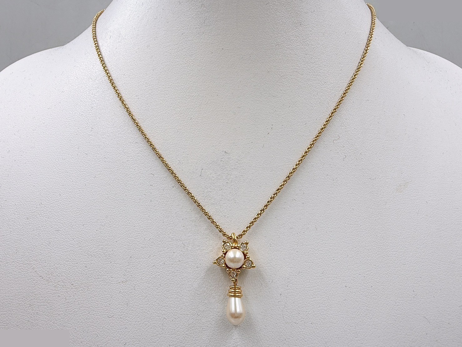 pearl necklace, gold color, chain approximately 44cm. — view 2