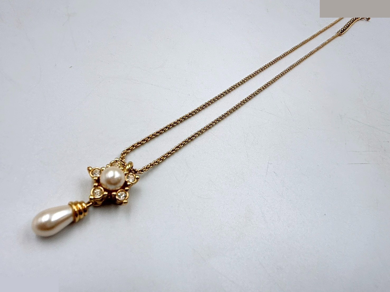 pearl necklace, gold color, chain approximately 44cm. — view 7