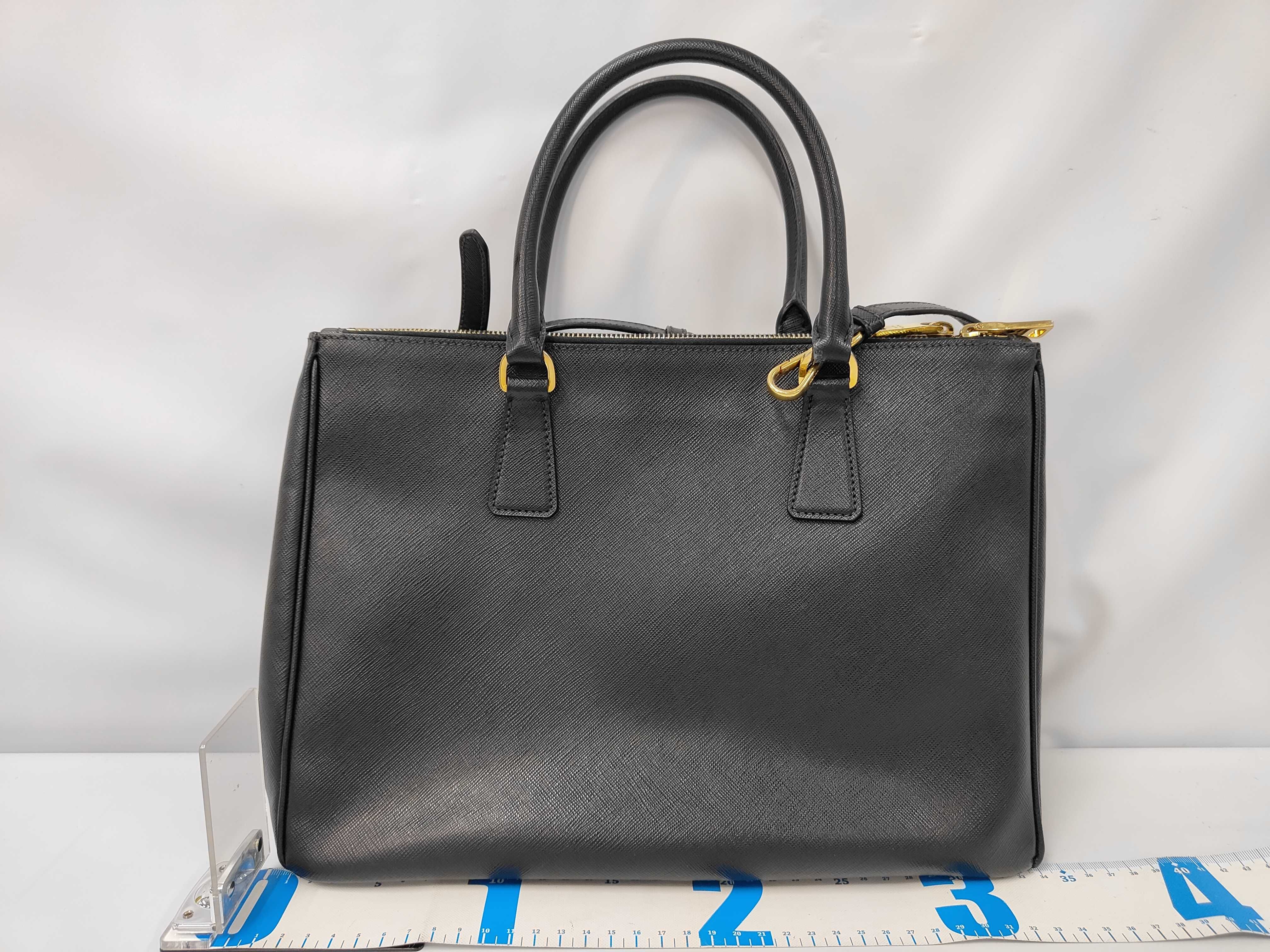 Saffiano Lux Double Zip Tote Bag, Black, BN1786?NZV?F0002 (Handbag) — view 2