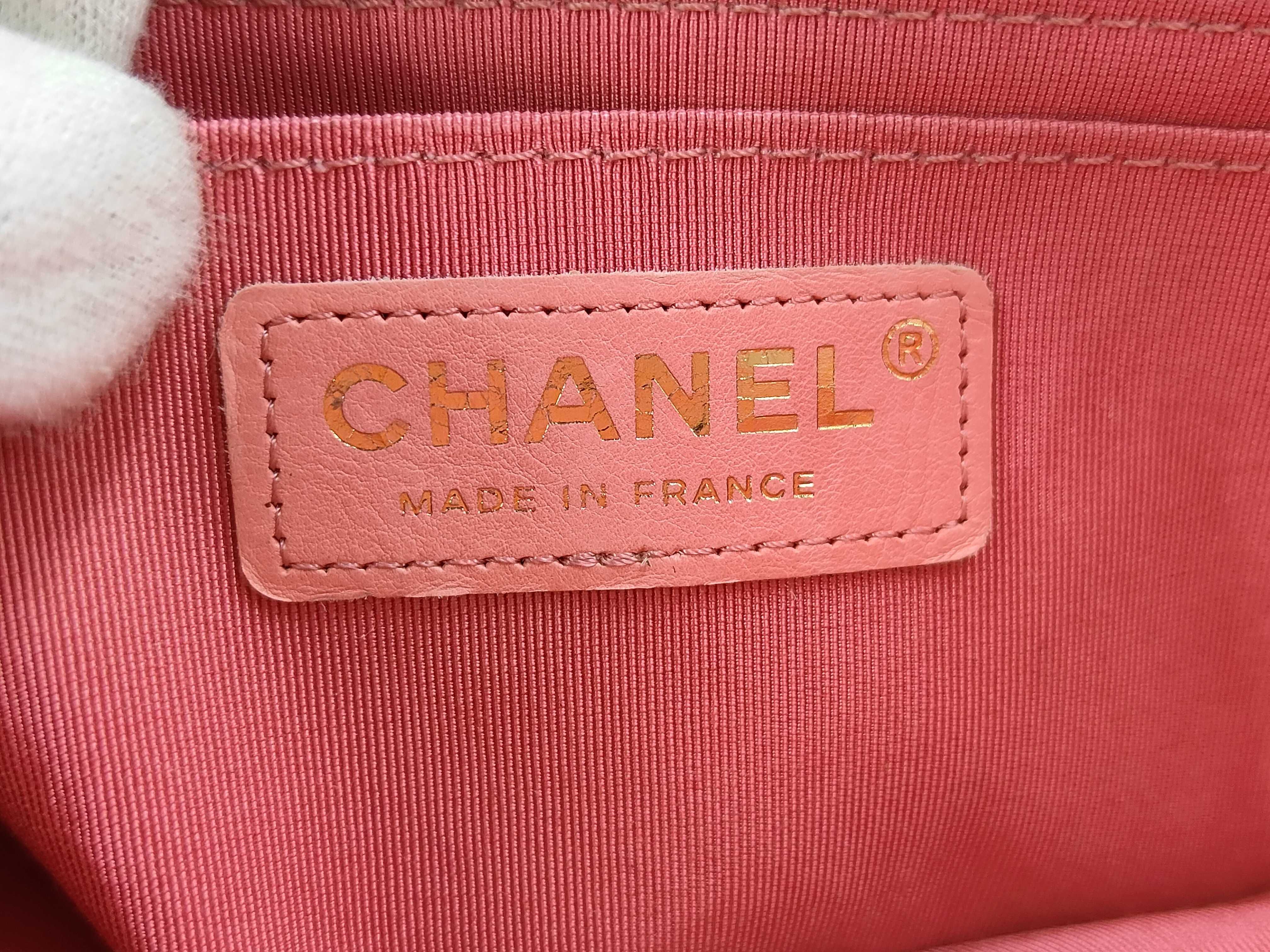 Matelassé 20 Caviar Skin Pink Shoulder Bag — view 12