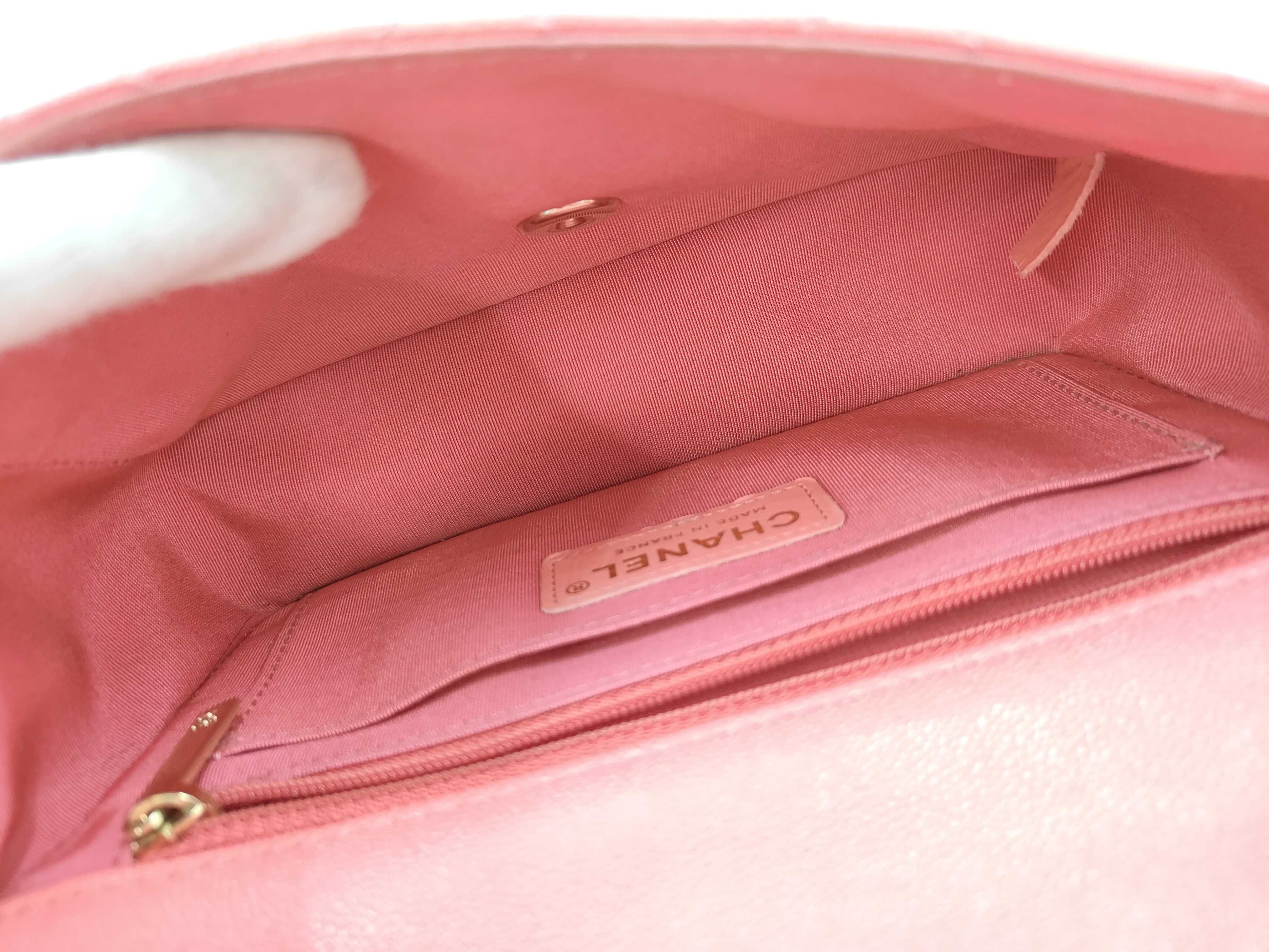 Matelassé 20 Caviar Skin Pink Shoulder Bag — view 9