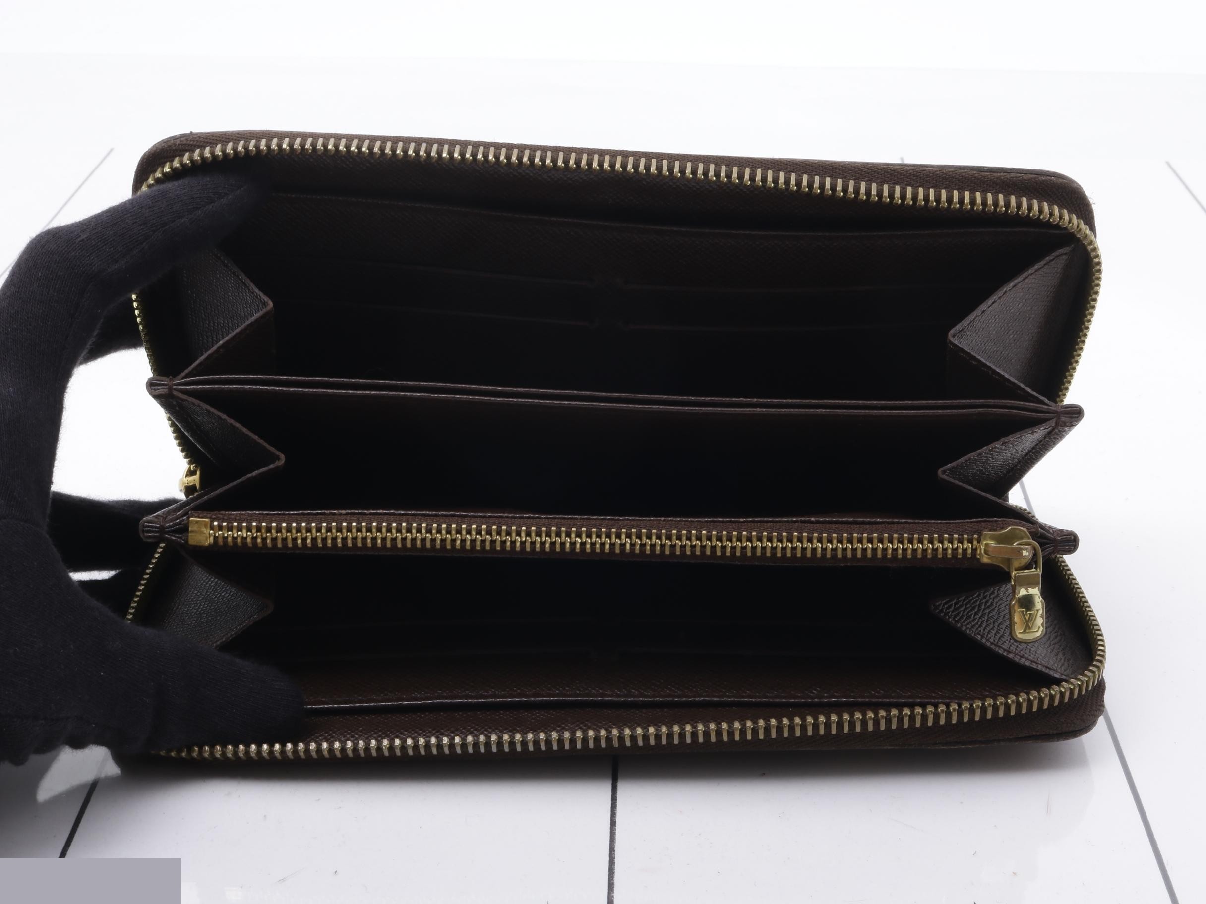 Damier Zippy Wallet (8 cards) — view 4